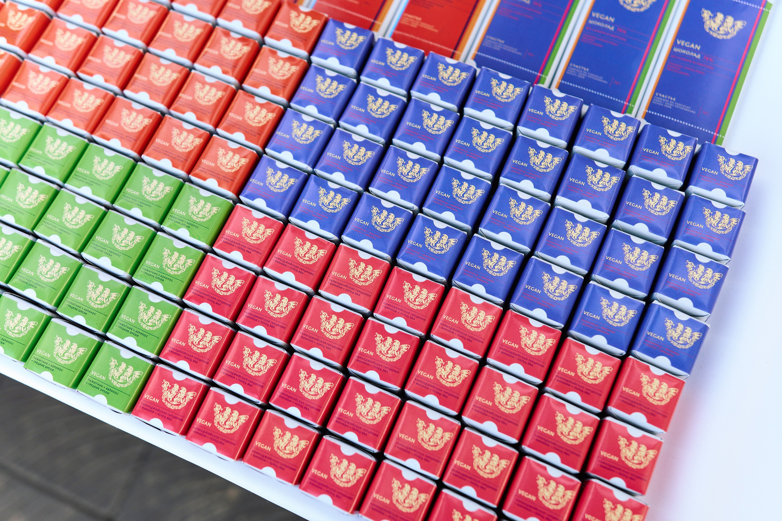 СЧАСТЬЕ В ОРАНЖЕРЕЕ. Photographer — ERASTOV