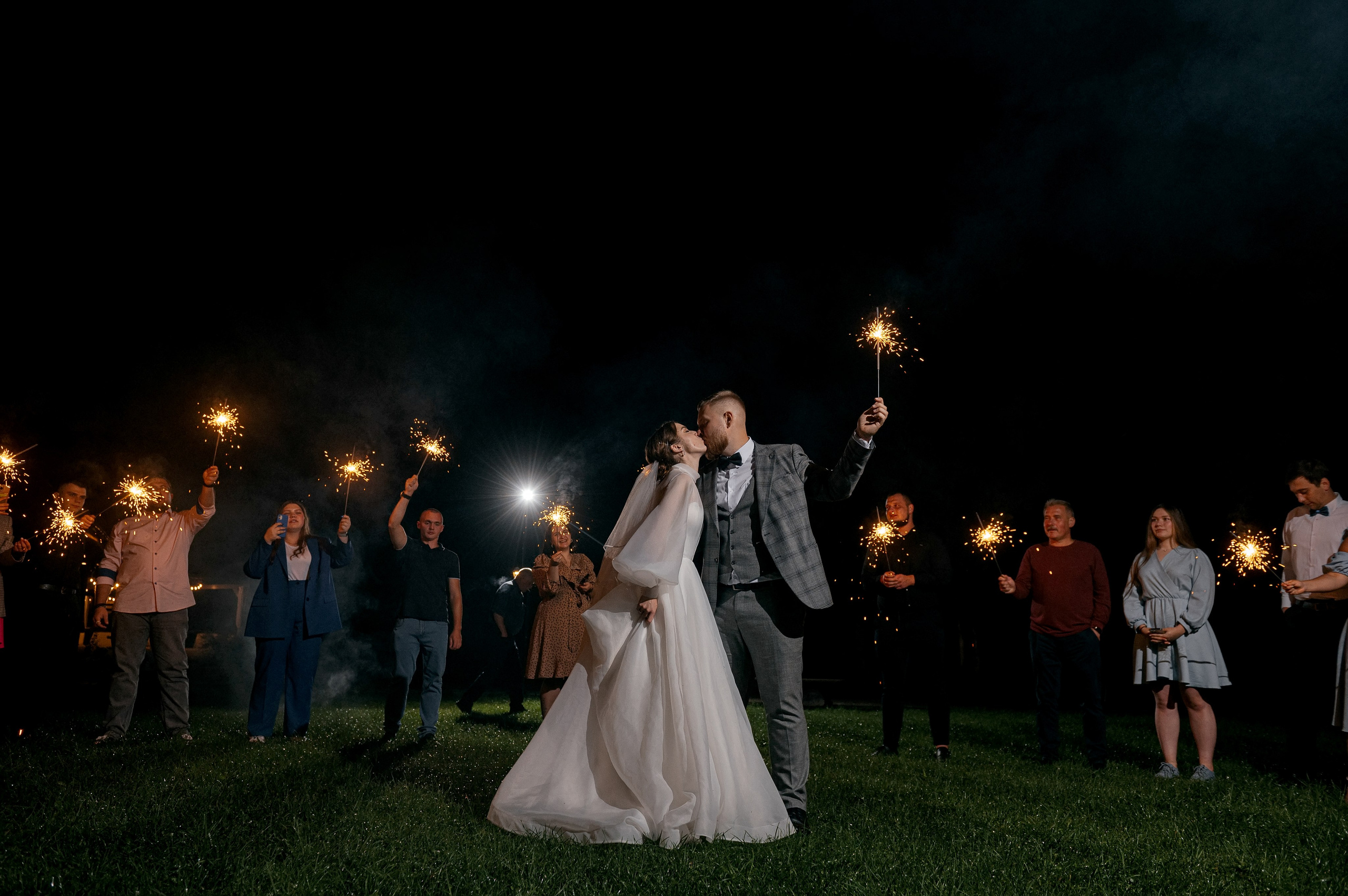 Дождик свадьбе не помеха! Гребнево, Барин. Свадебный и семейный фотограф Виктория Носачёва. Щелково, Москва и МО