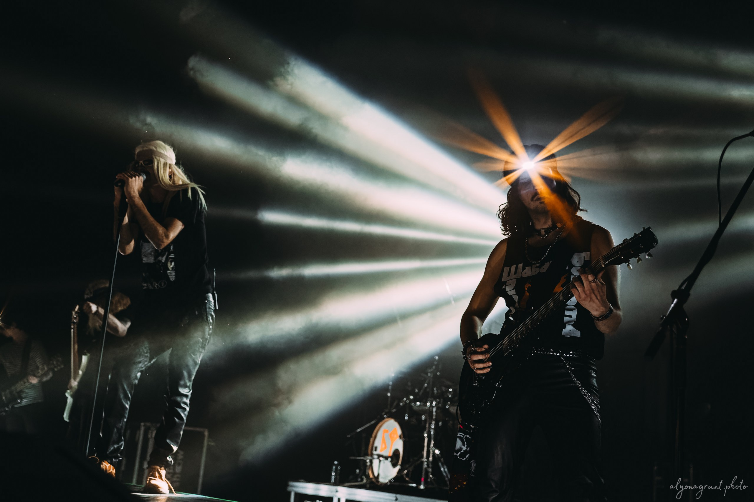 Багровый Фантомас, фоторепортаж, СПб, BASE, 14.12.2025. Алена Адрианова: фотограф в Санкт-Петербурге