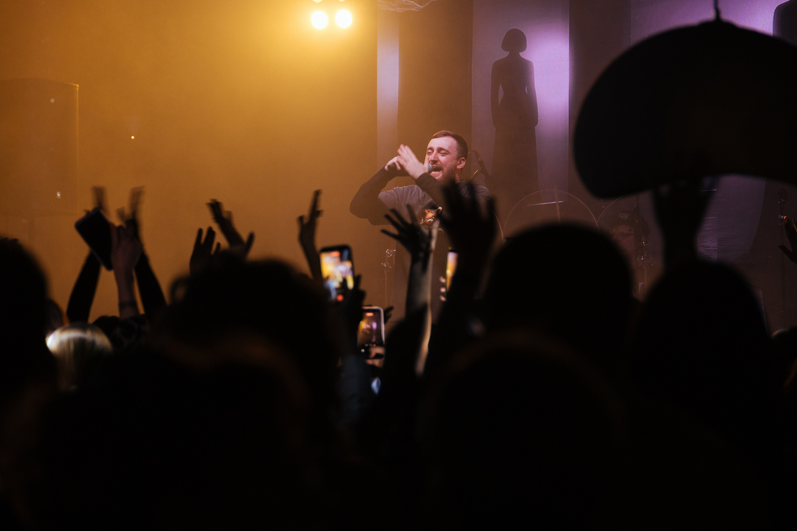 Султан Лагучев в Красноярске 05.03.2026. Фотограф Красноярск съемки лавстори, фотосессия в студии, портретная съемка, творческие фотосессии