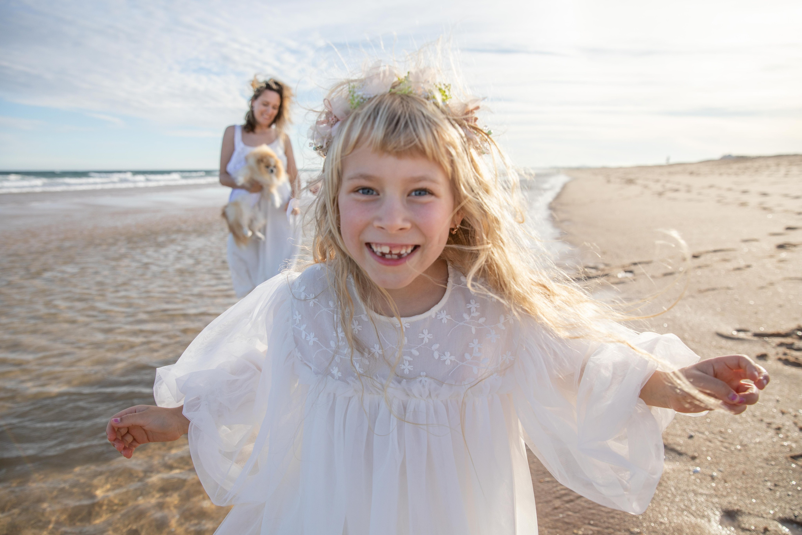Family on the ocean. Professional Photographer in Portugal. Oksana Lomnova