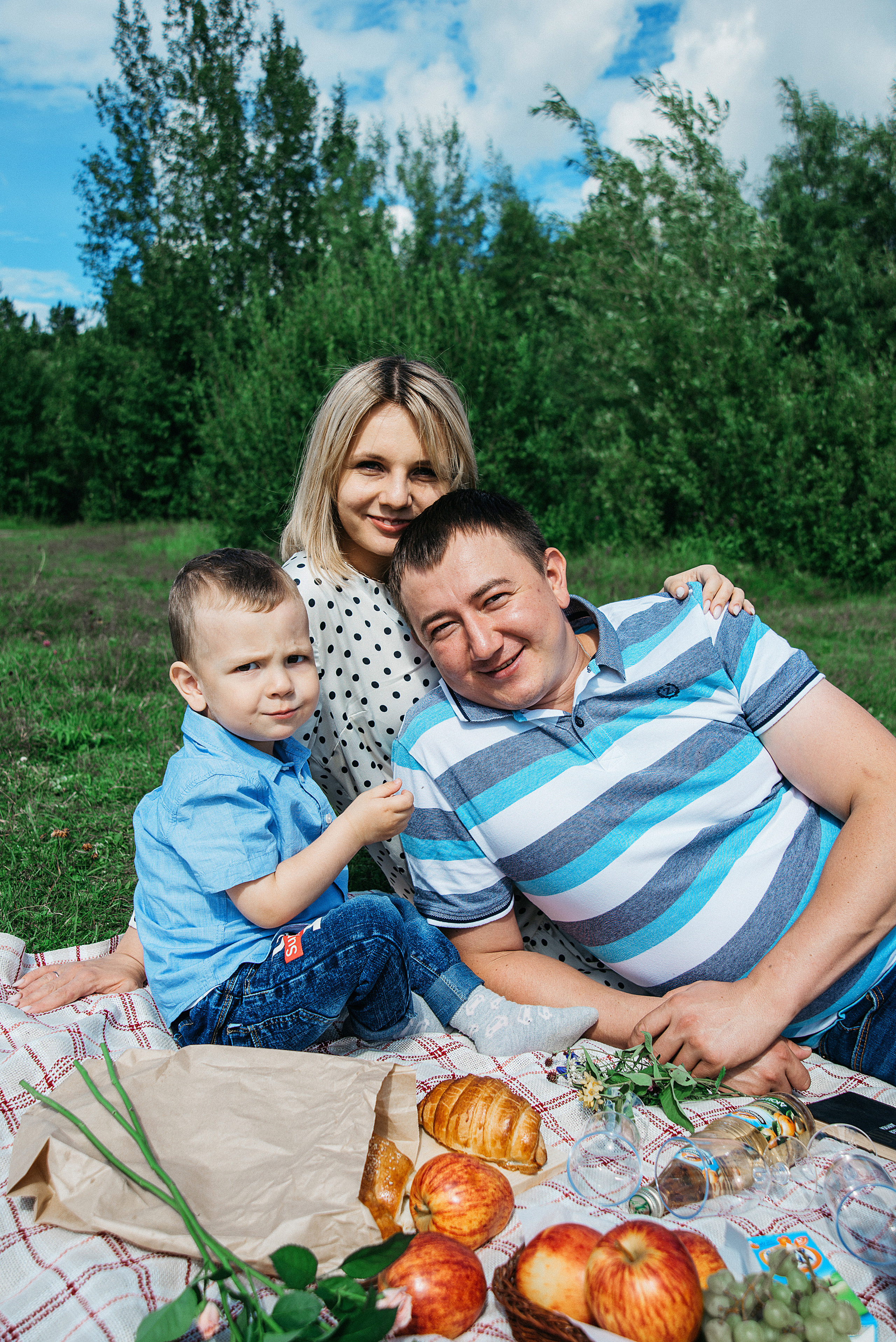 Алина устроила пикник для семьи. Фотограф в Сургуте Светлана Гибадуллина