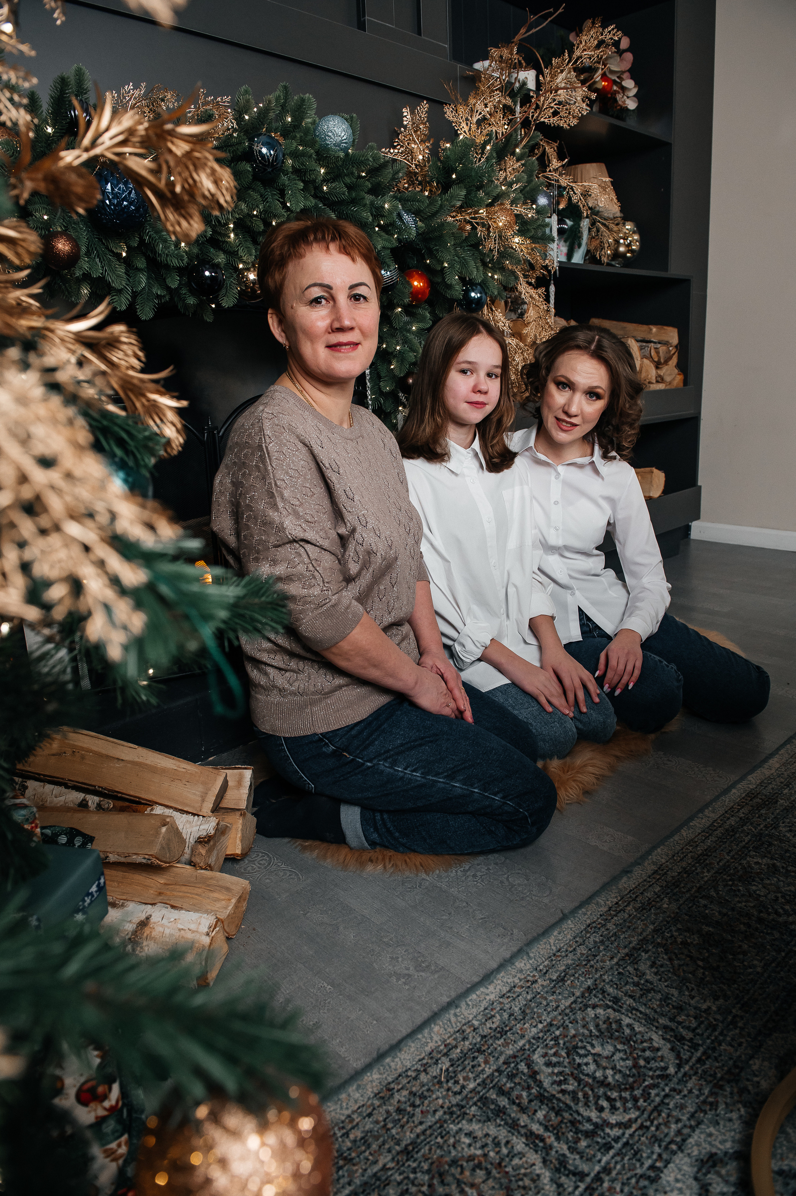 Собрались три поколения: родители, дети и внучка. Фотограф в Сургуте Светлана Гибадуллина