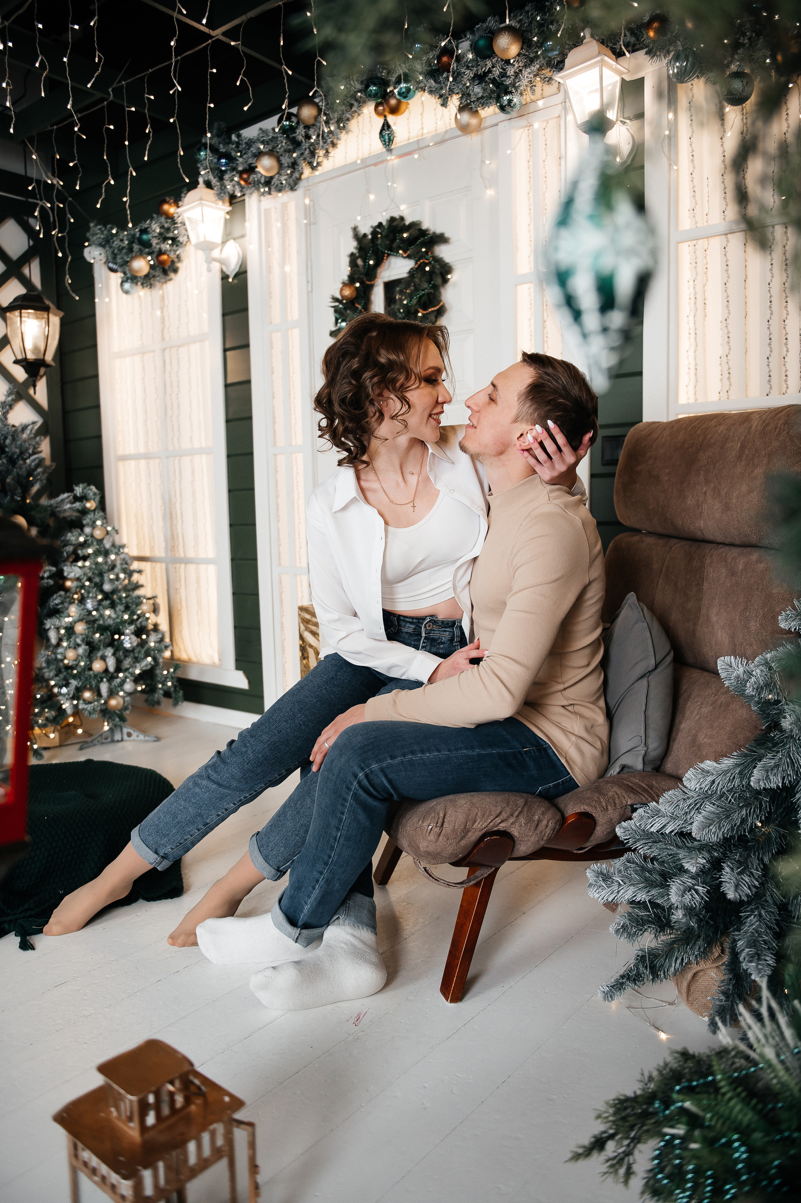 Собрались три поколения: родители, дети и внучка. Фотограф в Сургуте Светлана Гибадуллина