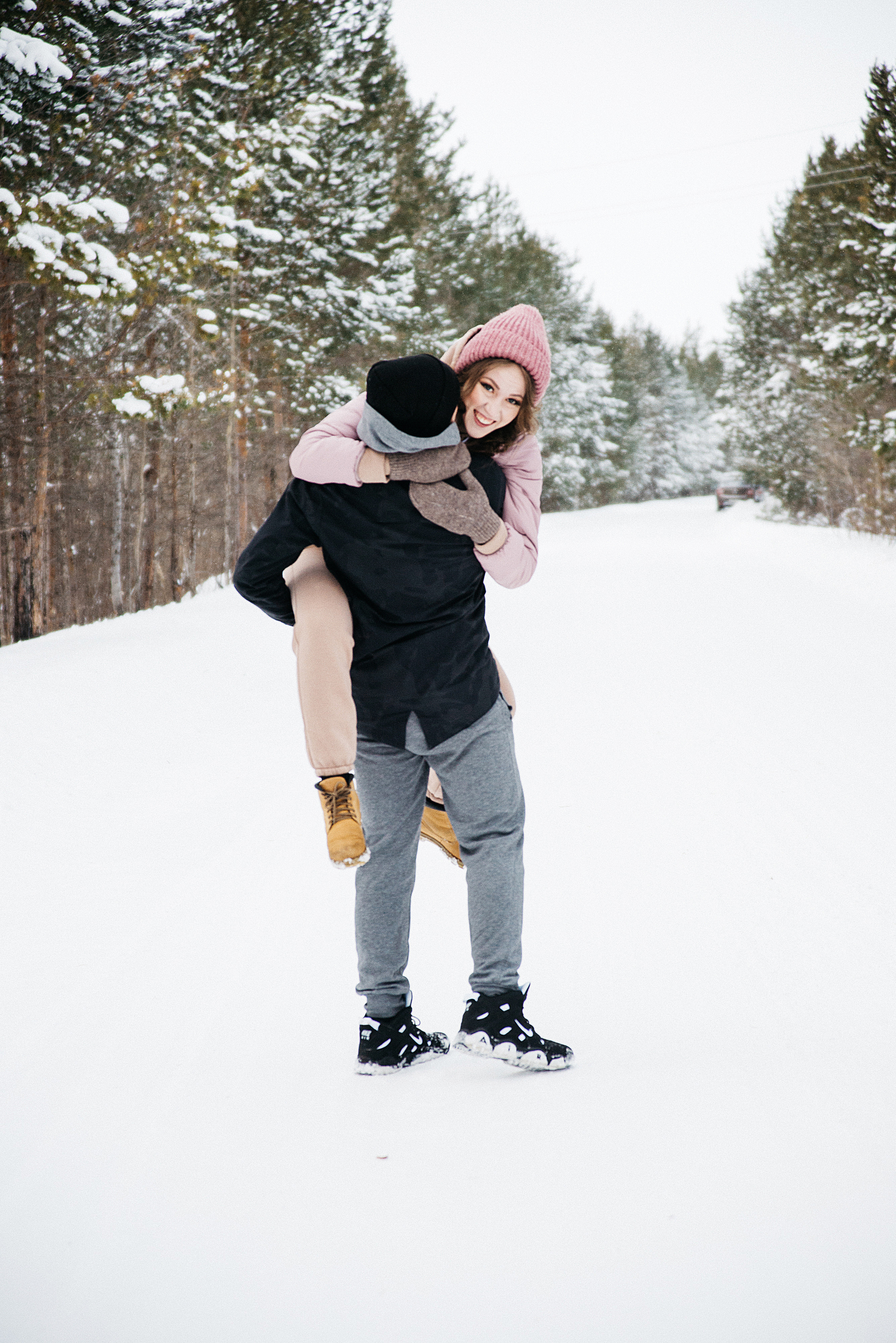 Женя и Анна прогулка по лесу. Фотограф в Сургуте Светлана Гибадуллина