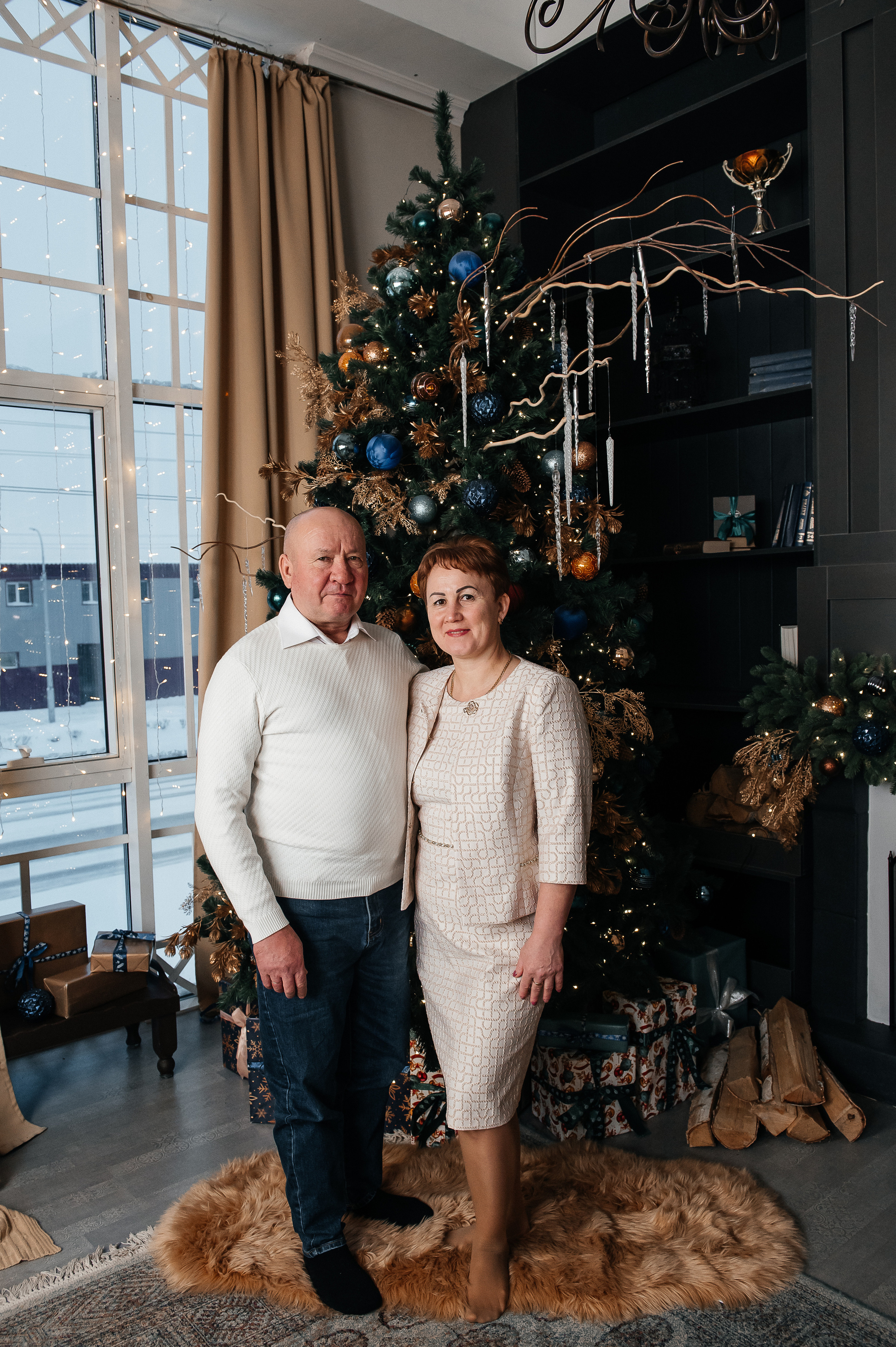 Собрались три поколения: родители, дети и внучка. Фотограф в Сургуте Светлана Гибадуллина