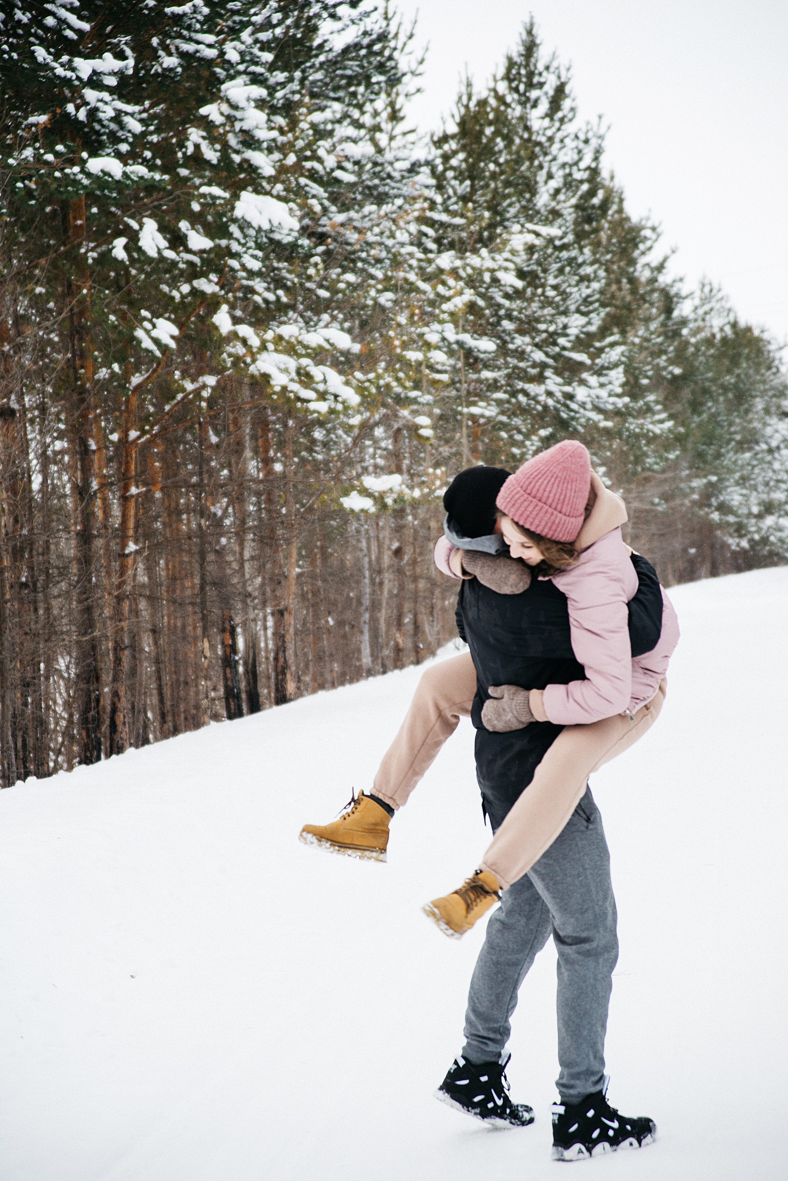 Женя и Анна прогулка по лесу. Фотограф в Сургуте Светлана Гибадуллина