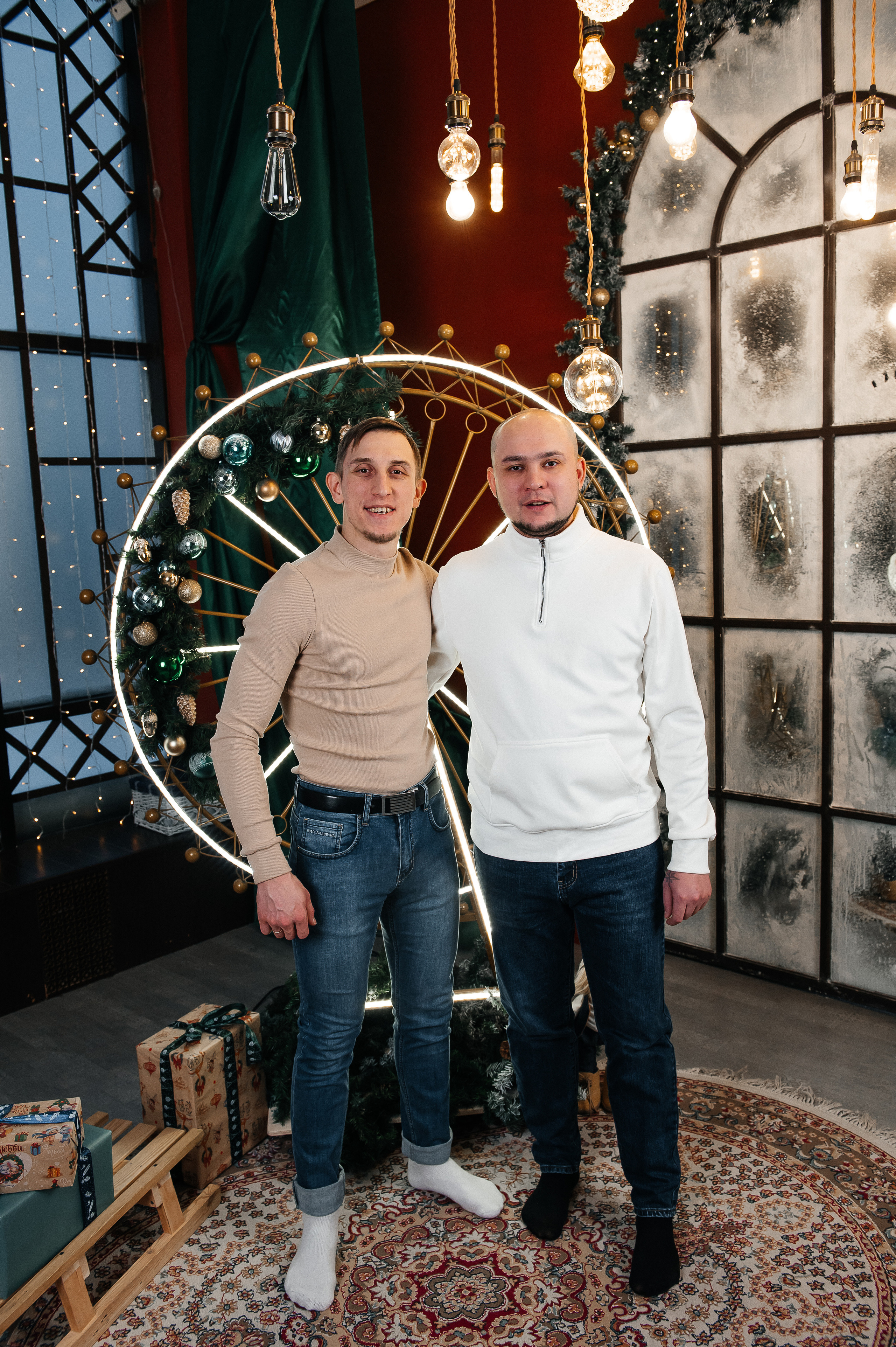 Собрались три поколения: родители, дети и внучка. Фотограф в Сургуте Светлана Гибадуллина