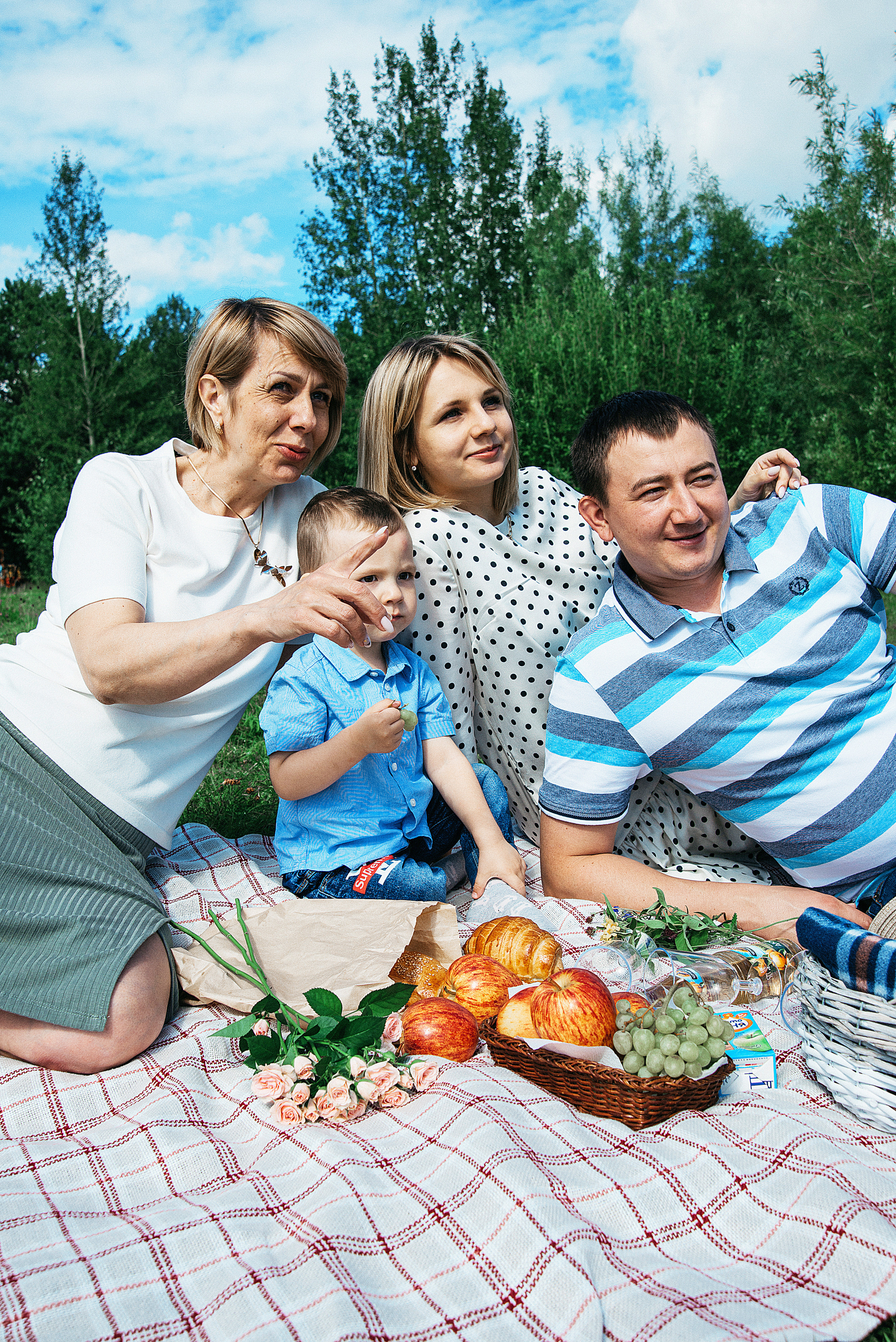 Алина устроила пикник для семьи. Фотограф в Сургуте Светлана Гибадуллина