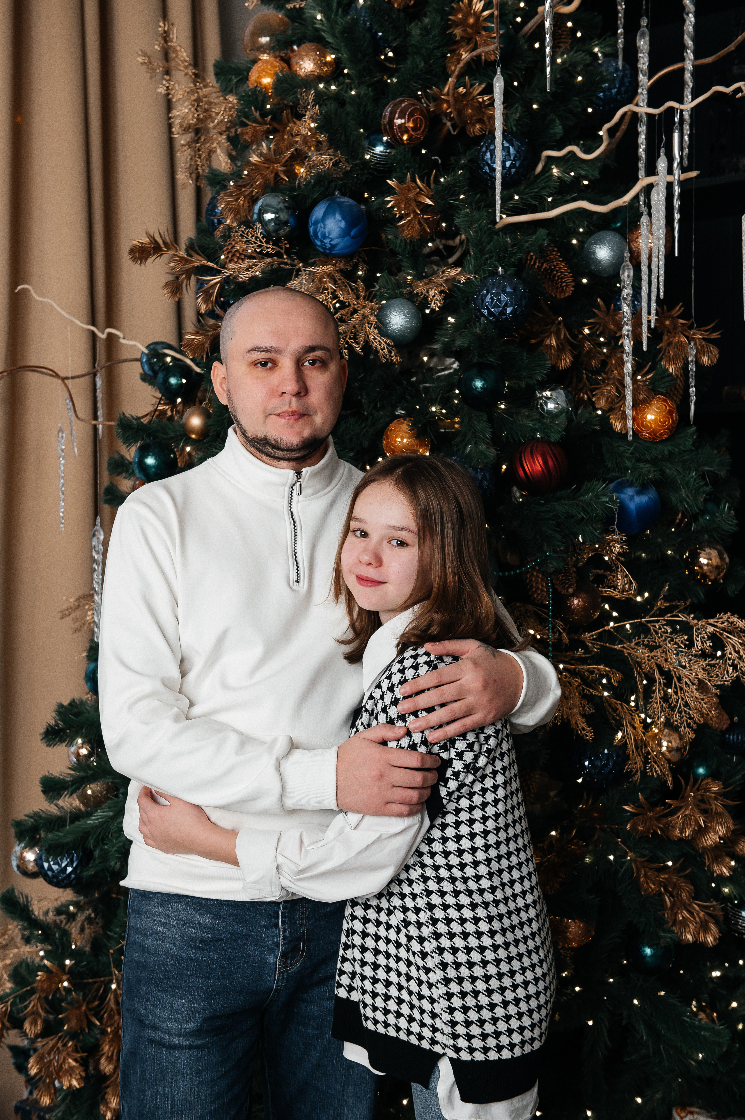 Собрались три поколения: родители, дети и внучка. Фотограф в Сургуте Светлана Гибадуллина