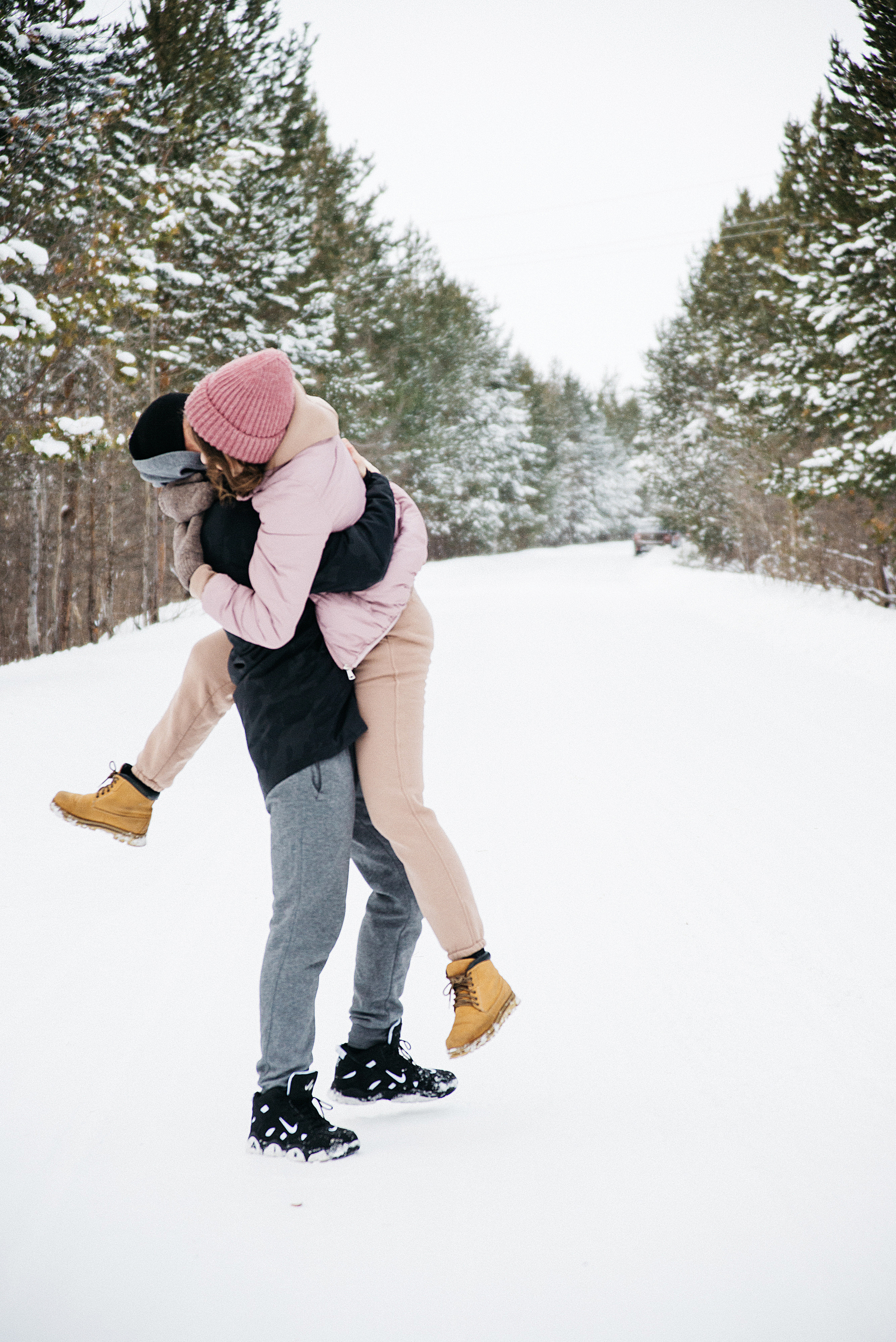 Женя и Анна прогулка по лесу. Фотограф в Сургуте Светлана Гибадуллина