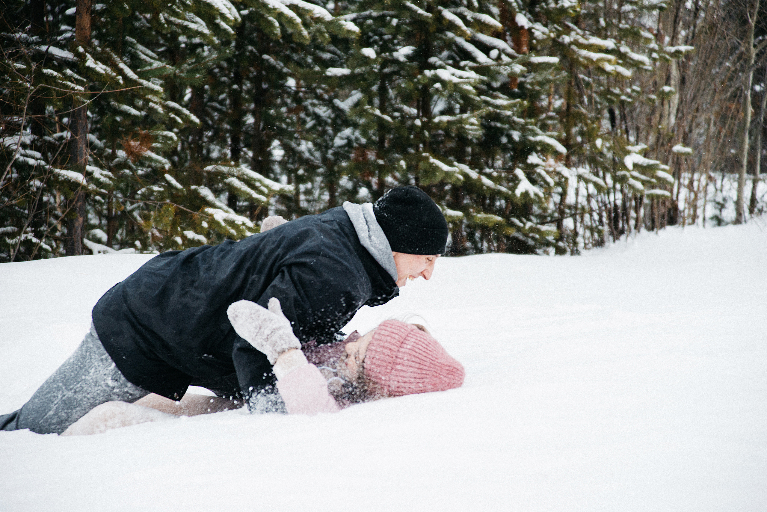 Женя и Анна прогулка по лесу. Фотограф в Сургуте Светлана Гибадуллина