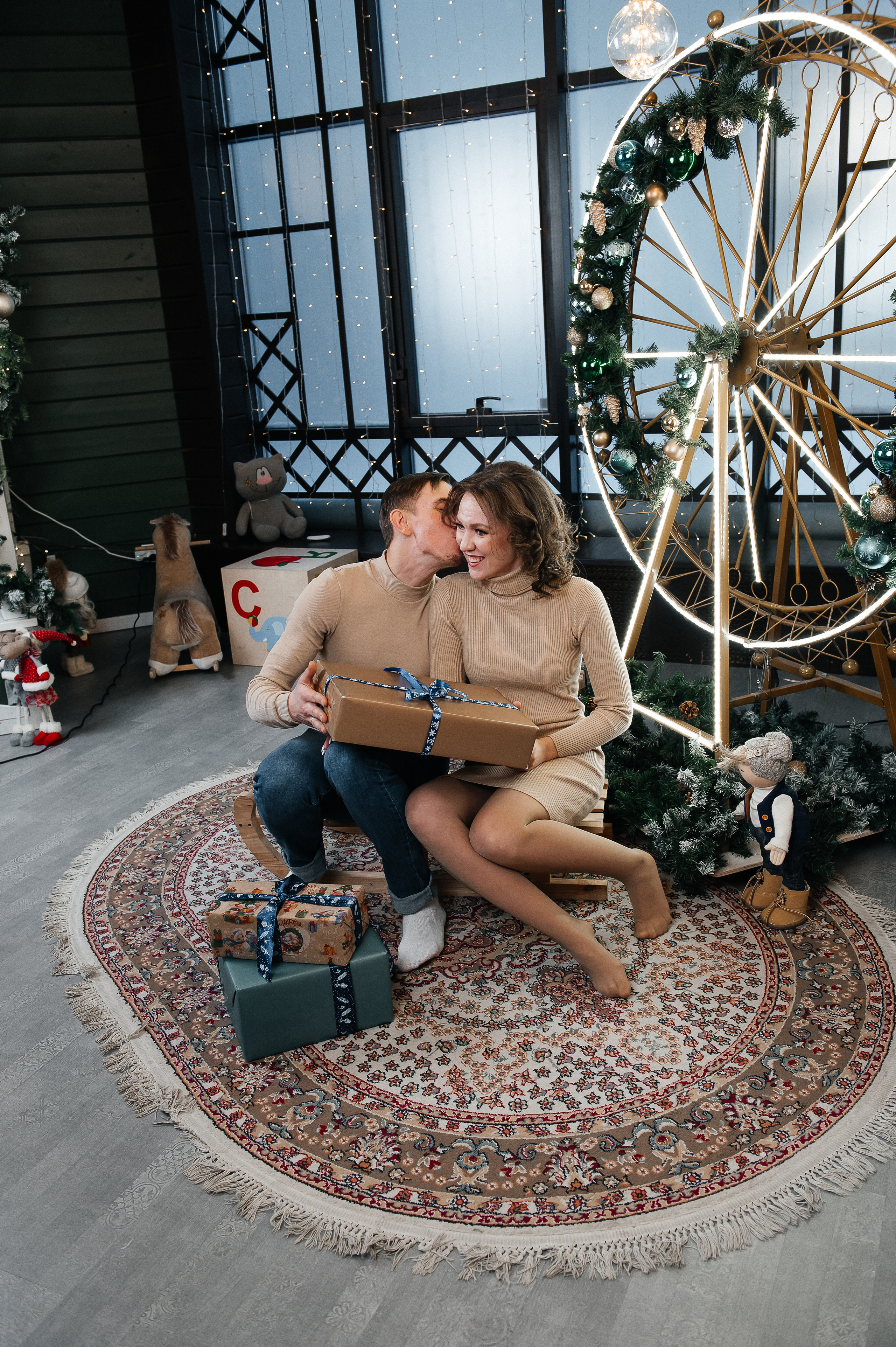 Собрались три поколения: родители, дети и внучка. Фотограф в Сургуте Светлана Гибадуллина