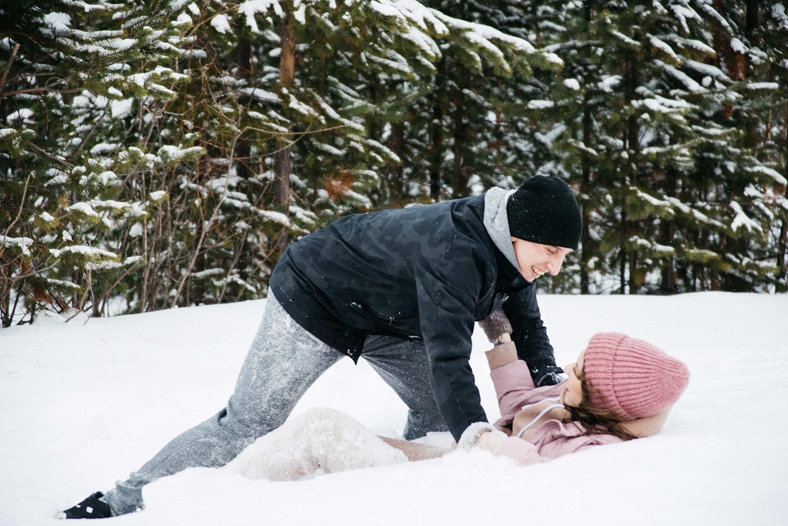 Женя и Анна прогулка по лесу. Фотограф в Сургуте Светлана Гибадуллина