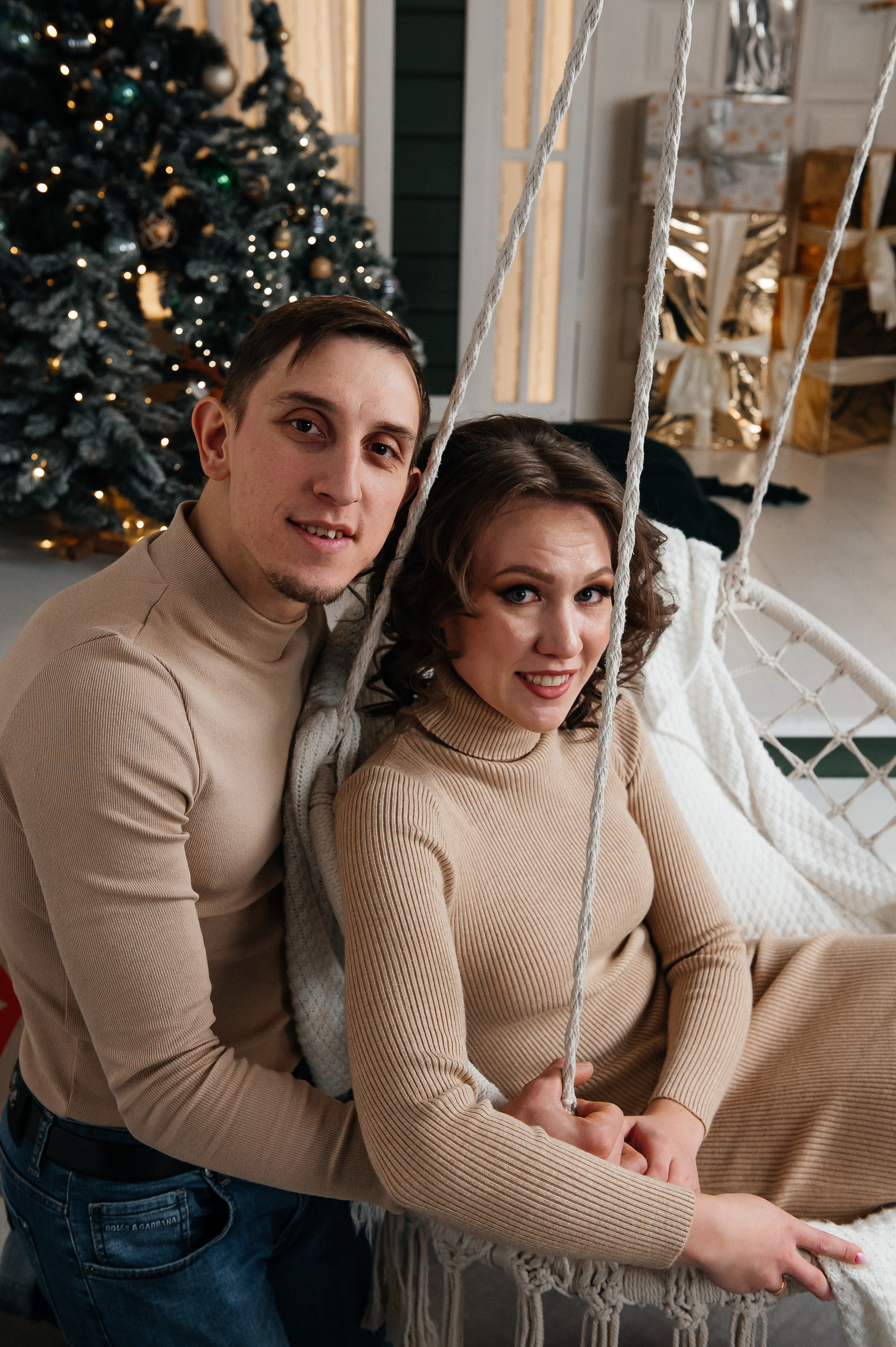 Собрались три поколения: родители, дети и внучка. Фотограф в Сургуте Светлана Гибадуллина