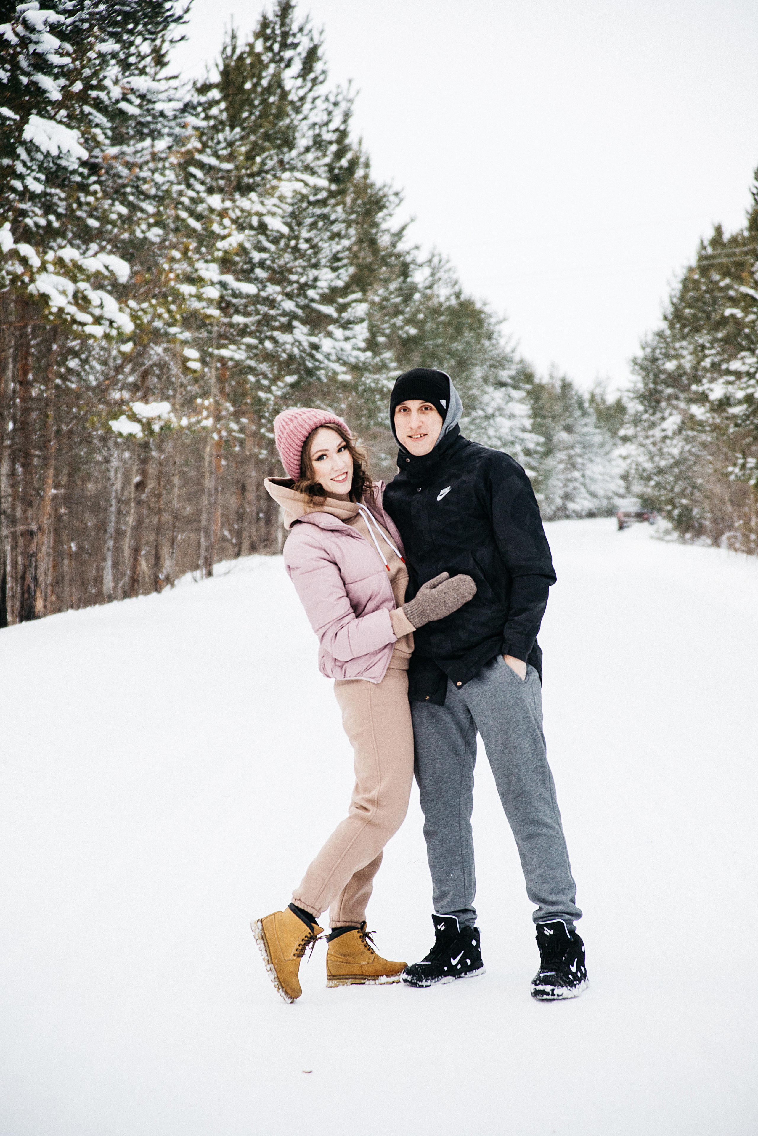 Женя и Анна прогулка по лесу. Фотограф в Сургуте Светлана Гибадуллина