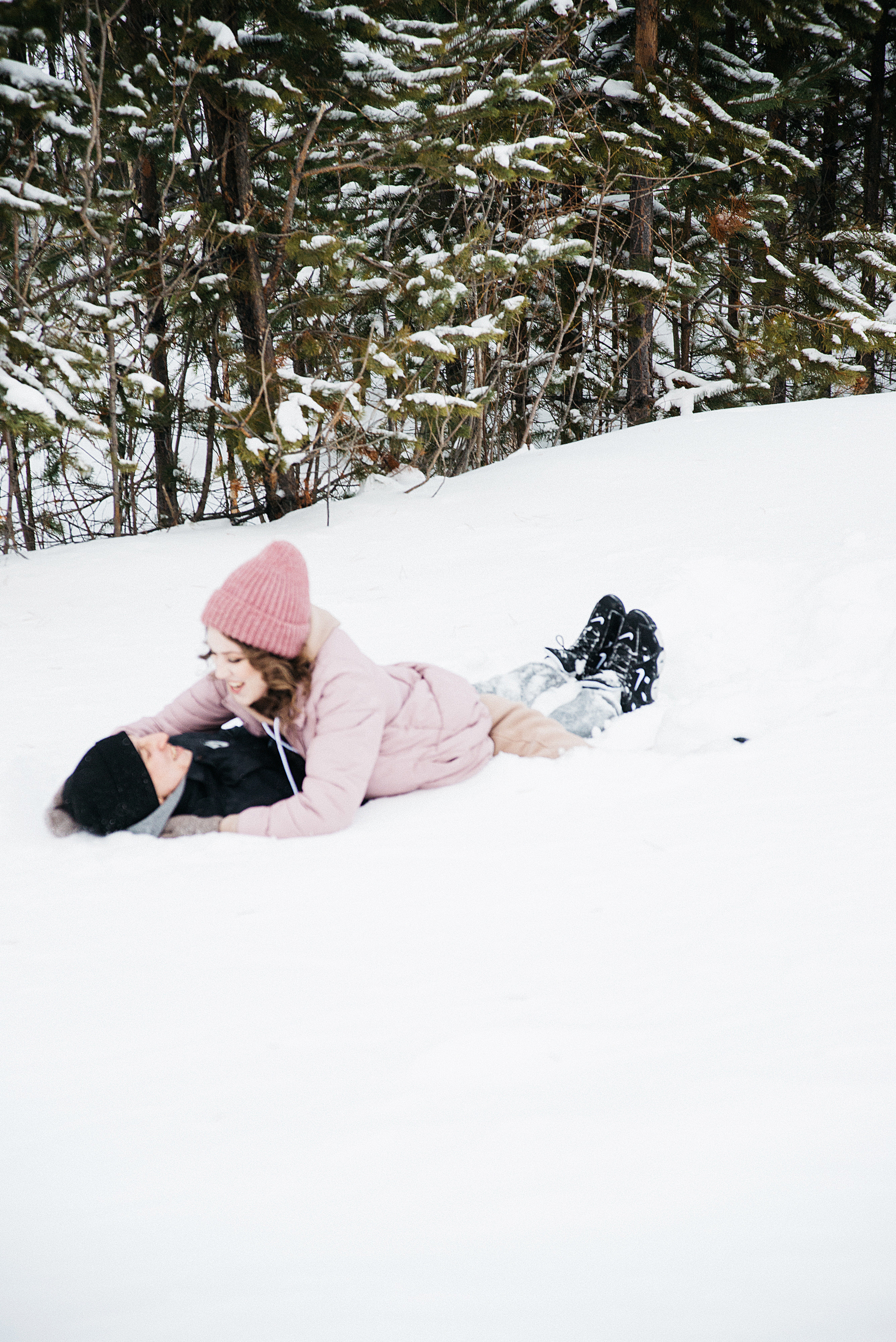 Женя и Анна прогулка по лесу. Фотограф в Сургуте Светлана Гибадуллина