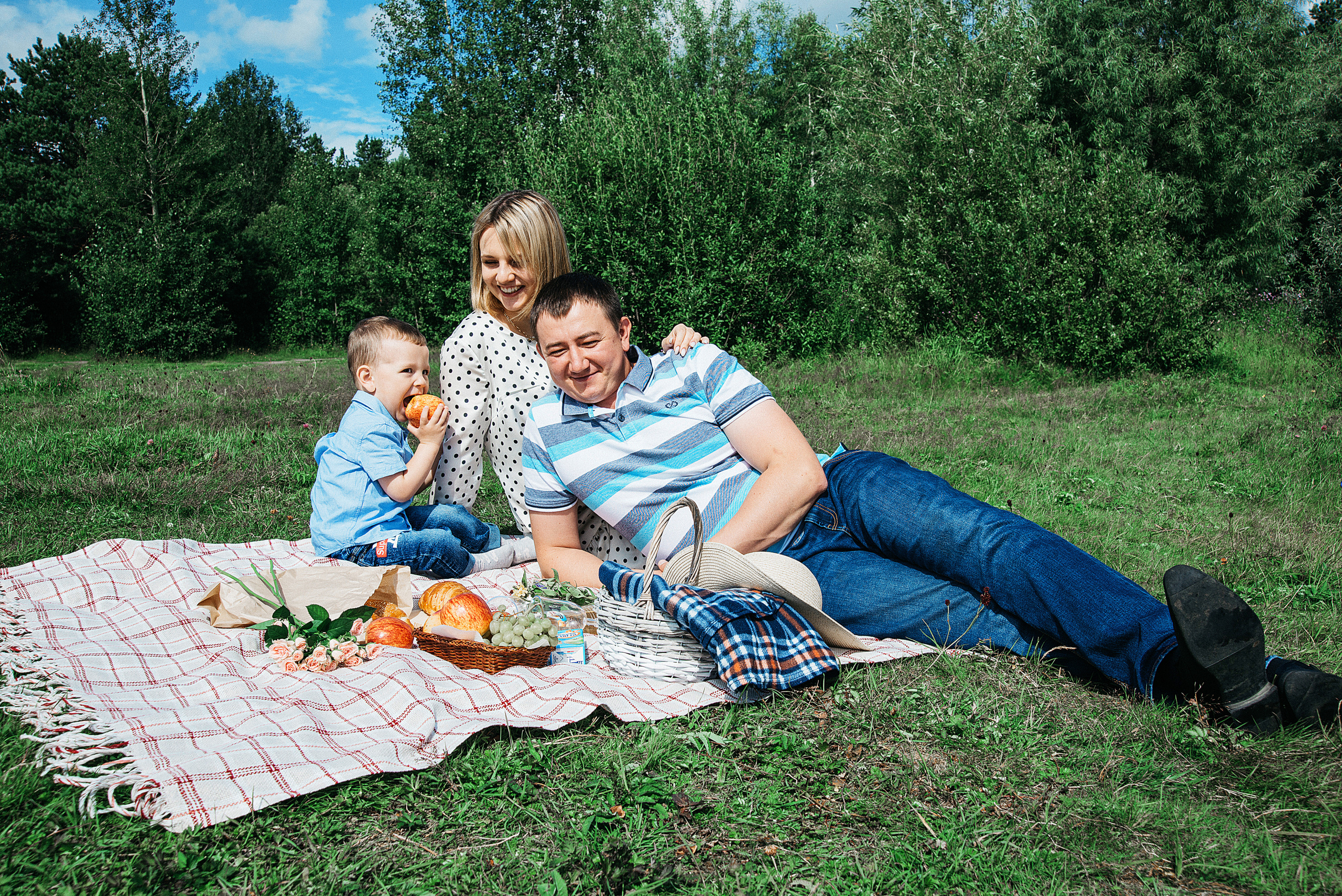 Алина устроила пикник для семьи. Фотограф в Сургуте Светлана Гибадуллина