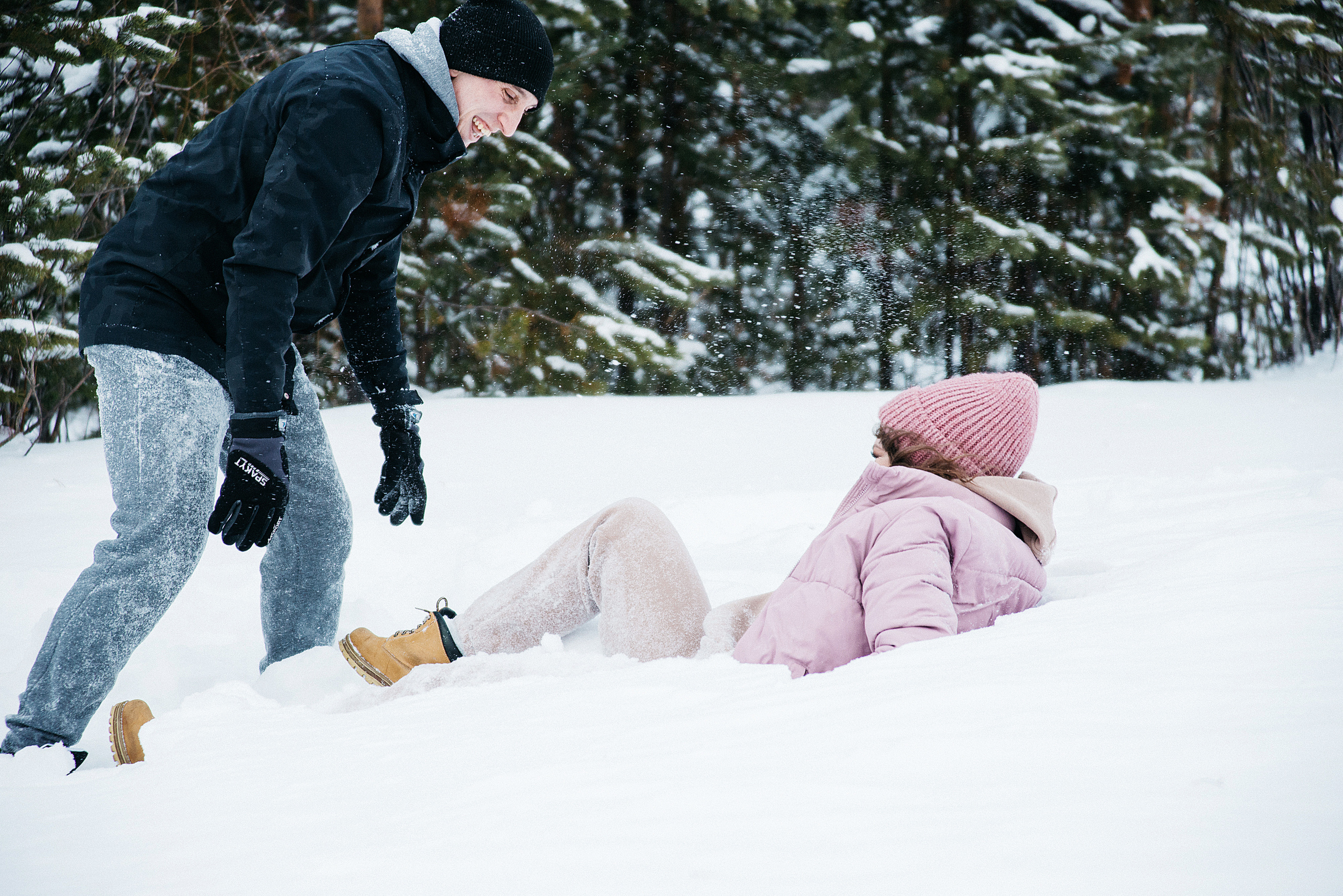 Женя и Анна прогулка по лесу. Фотограф в Сургуте Светлана Гибадуллина