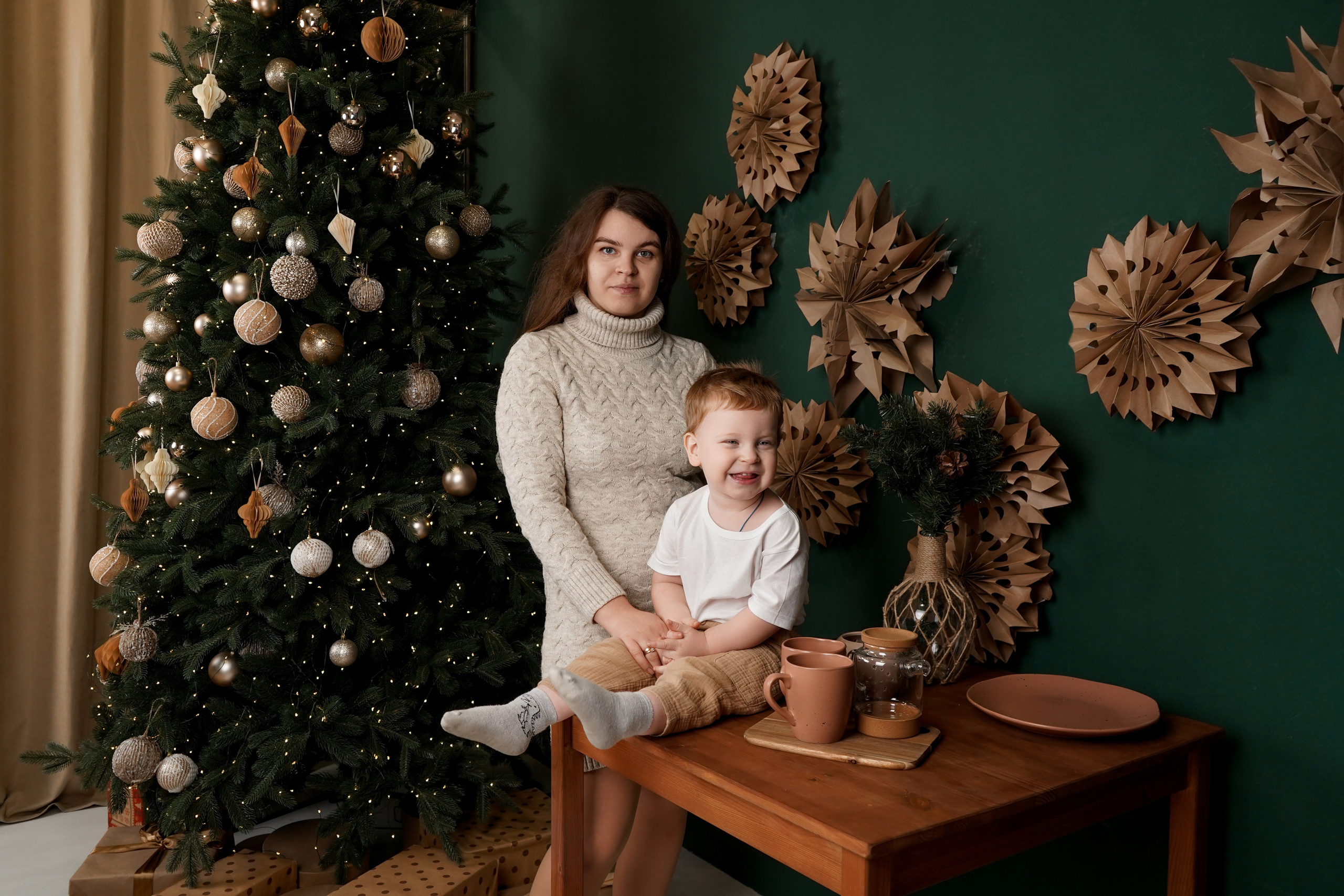 Новогодняя семейная фотосессия в фотостудии Рафинад. Фотограф Ростов-на-Дону и Новочеркасск. Свадебный фотограф в Ростове-на-Дону. Таинство Крещения и Венчания, семейные фотосессии. Алёна Чёботова