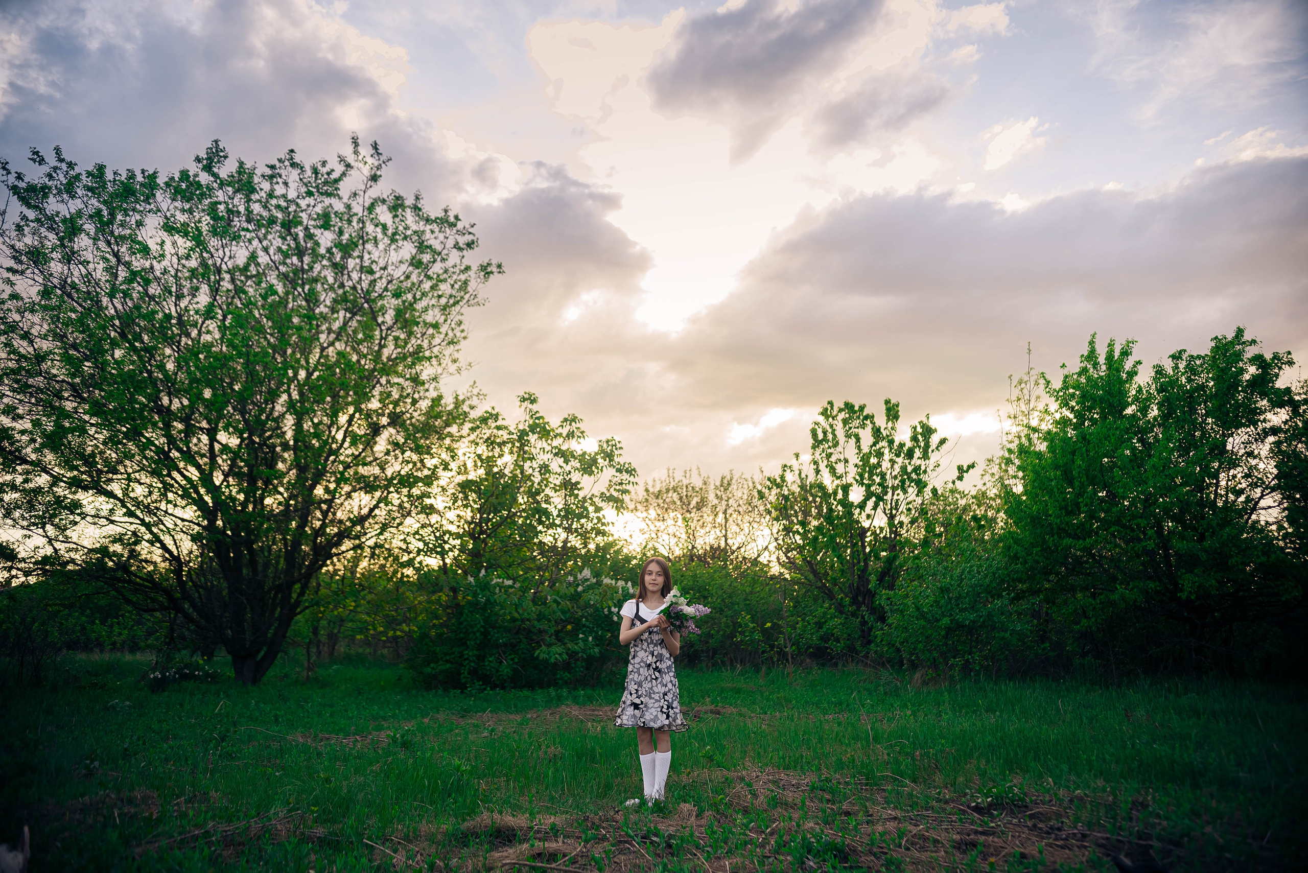 Анютка в сиреньке. Арт-фотограф Евгений Матвиенко