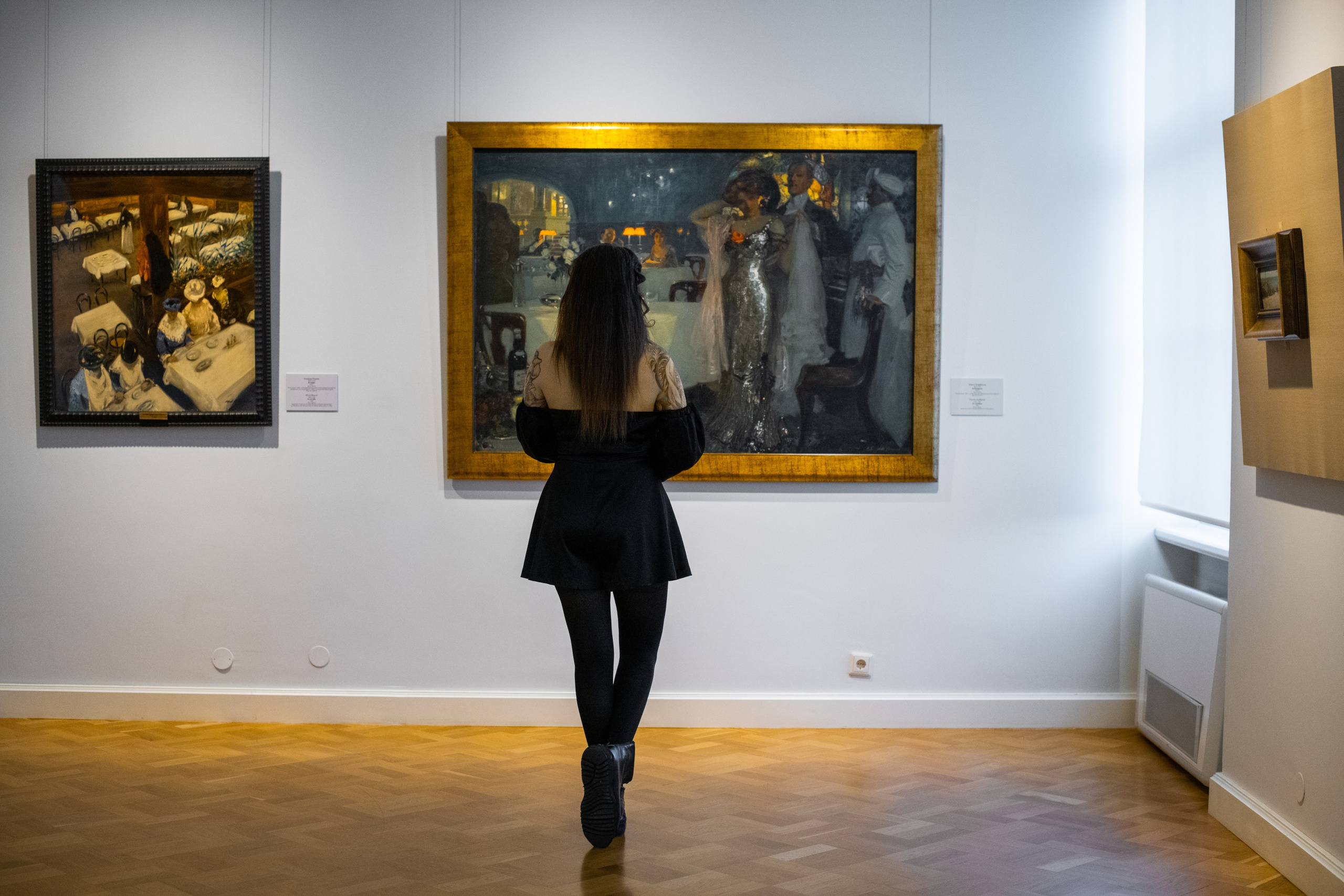 "Фотосессия в Эрмитаже в повседневной одежде на фоне шедевров живописи"