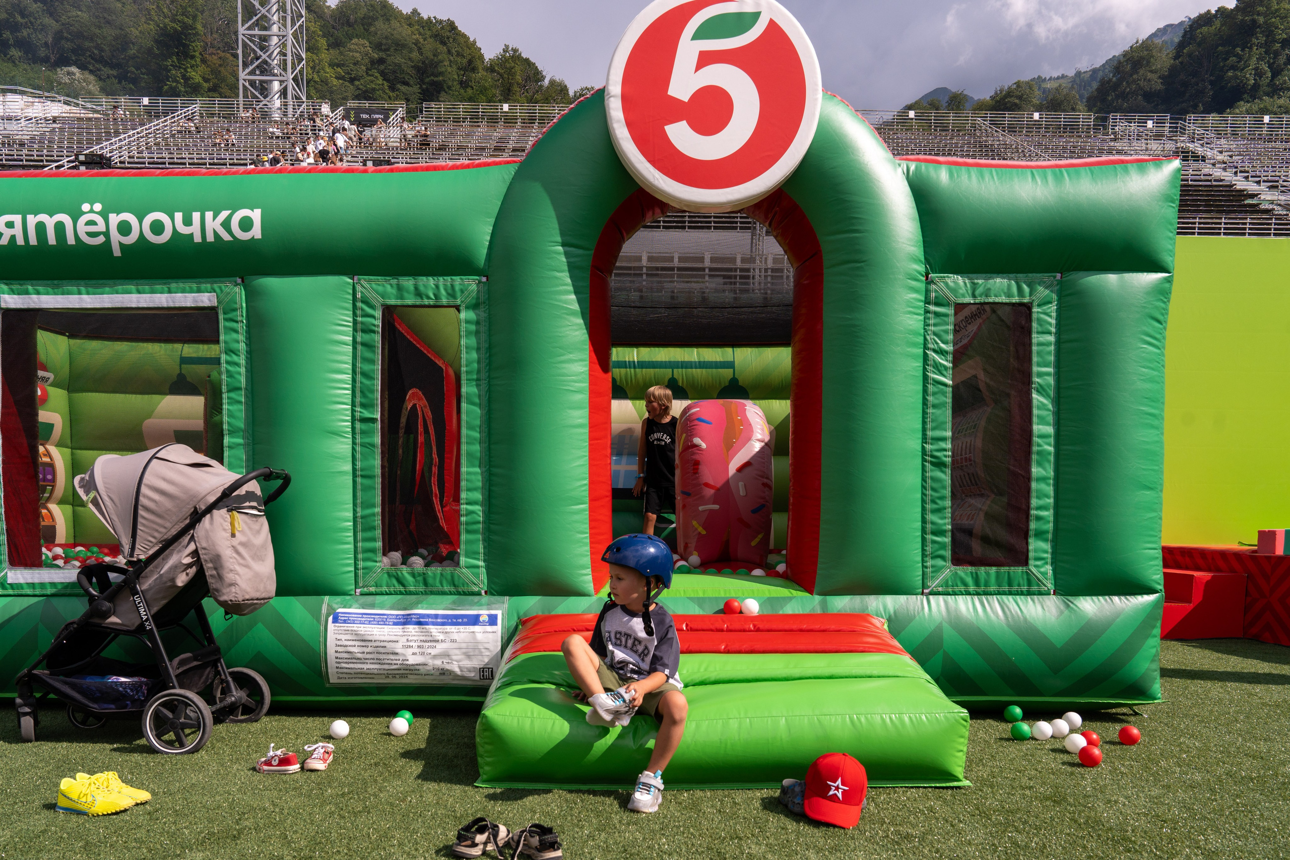 Фотоотчет партнеской интеграции для сети «Пятерочка» на фестивале «Grounded». Репортажный фотограф в Красной Поляне и Сочи Павлюченко Екатерина