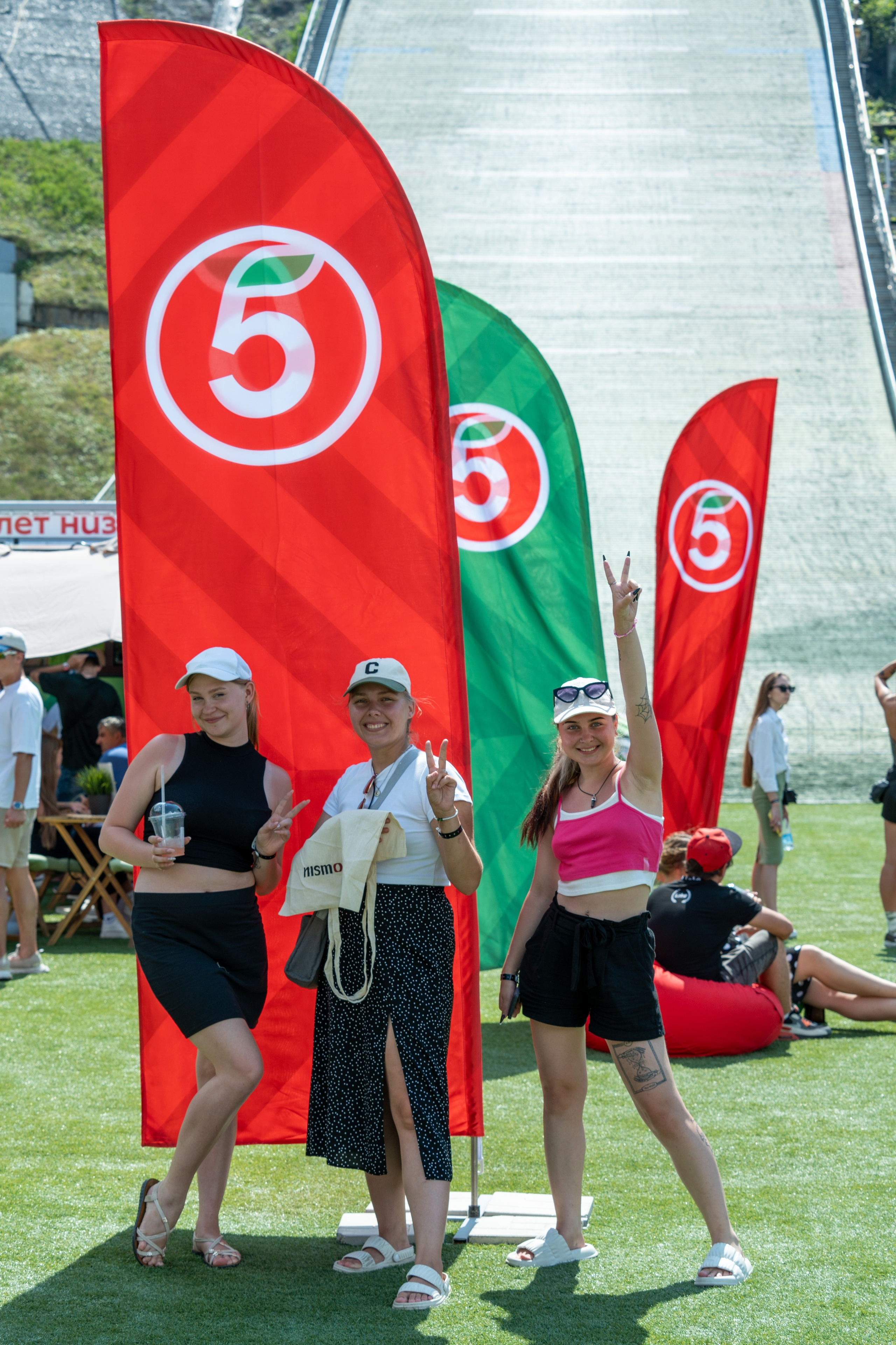 Фотоотчет партнеской интеграции для сети «Пятерочка» на фестивале «Grounded». Репортажный фотограф в Красной Поляне и Сочи Павлюченко Екатерина