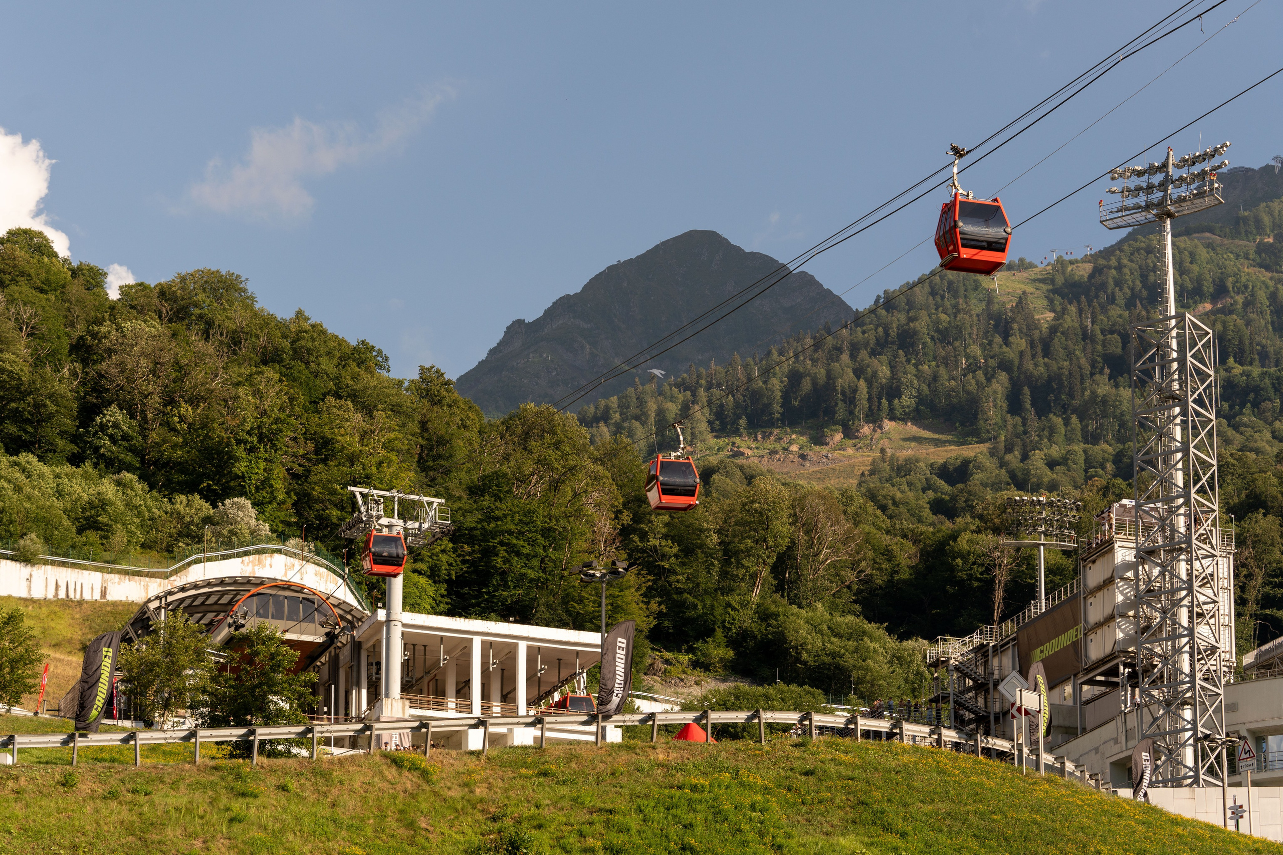 Фотоотчет партнеской интеграции для сети «Пятерочка» на фестивале «Grounded». Репортажный фотограф в Красной Поляне и Сочи Павлюченко Екатерина