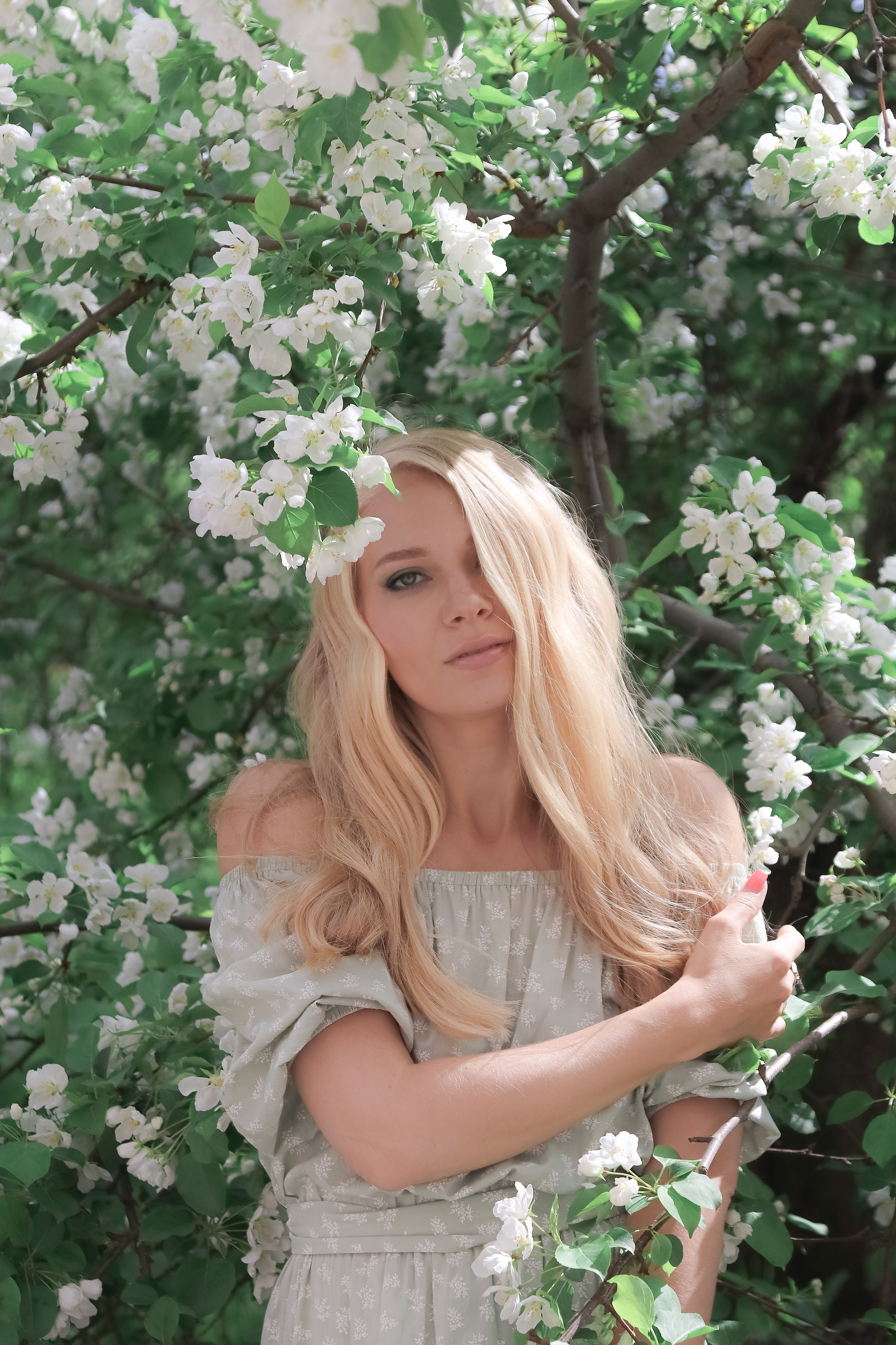 Любовь и цветущая яблоня. Портретный и пейзажный фотограф Никита Павлов