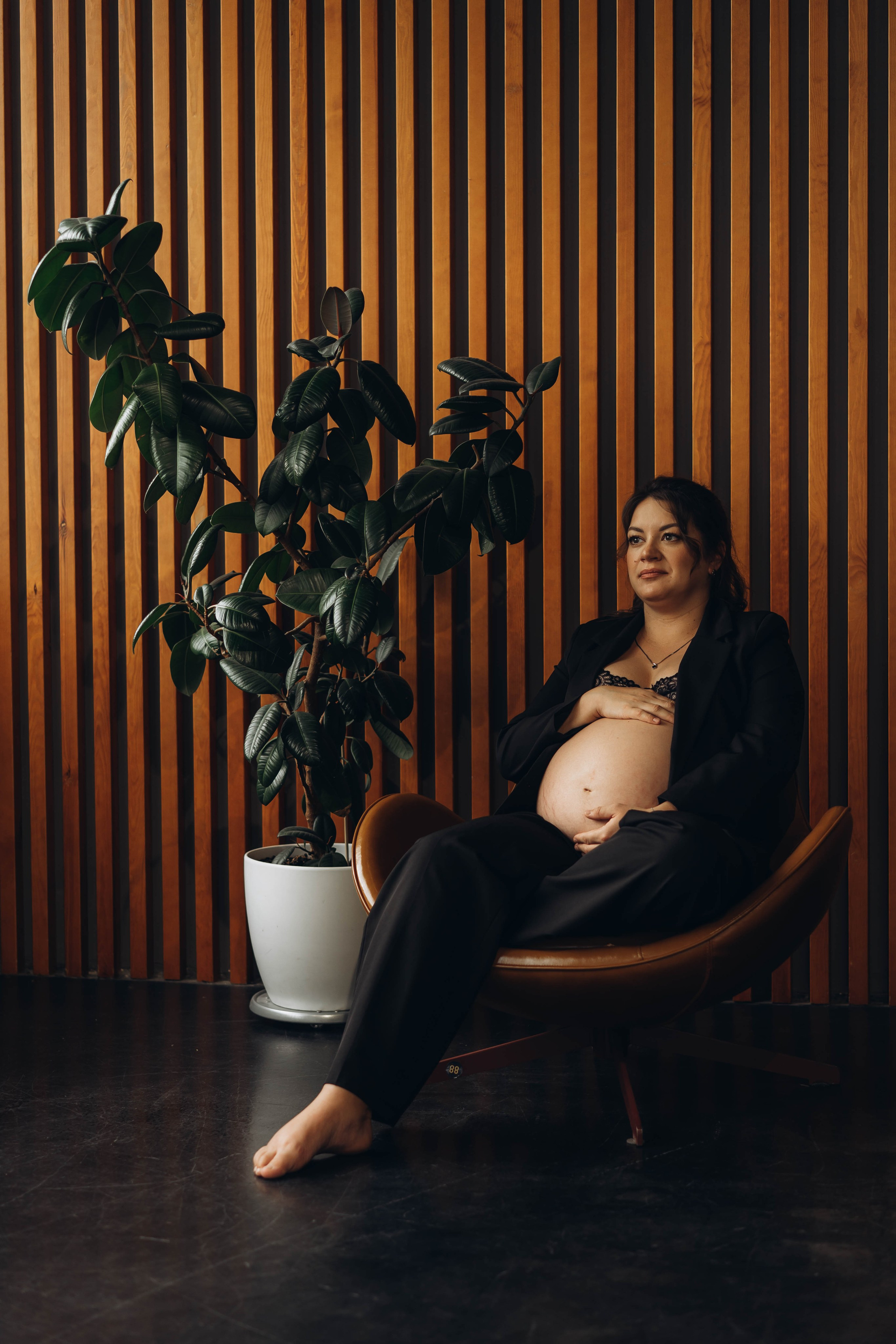 Беременность съемка пары в студии. Фотограф Екатеринбург Кокшарова Александра