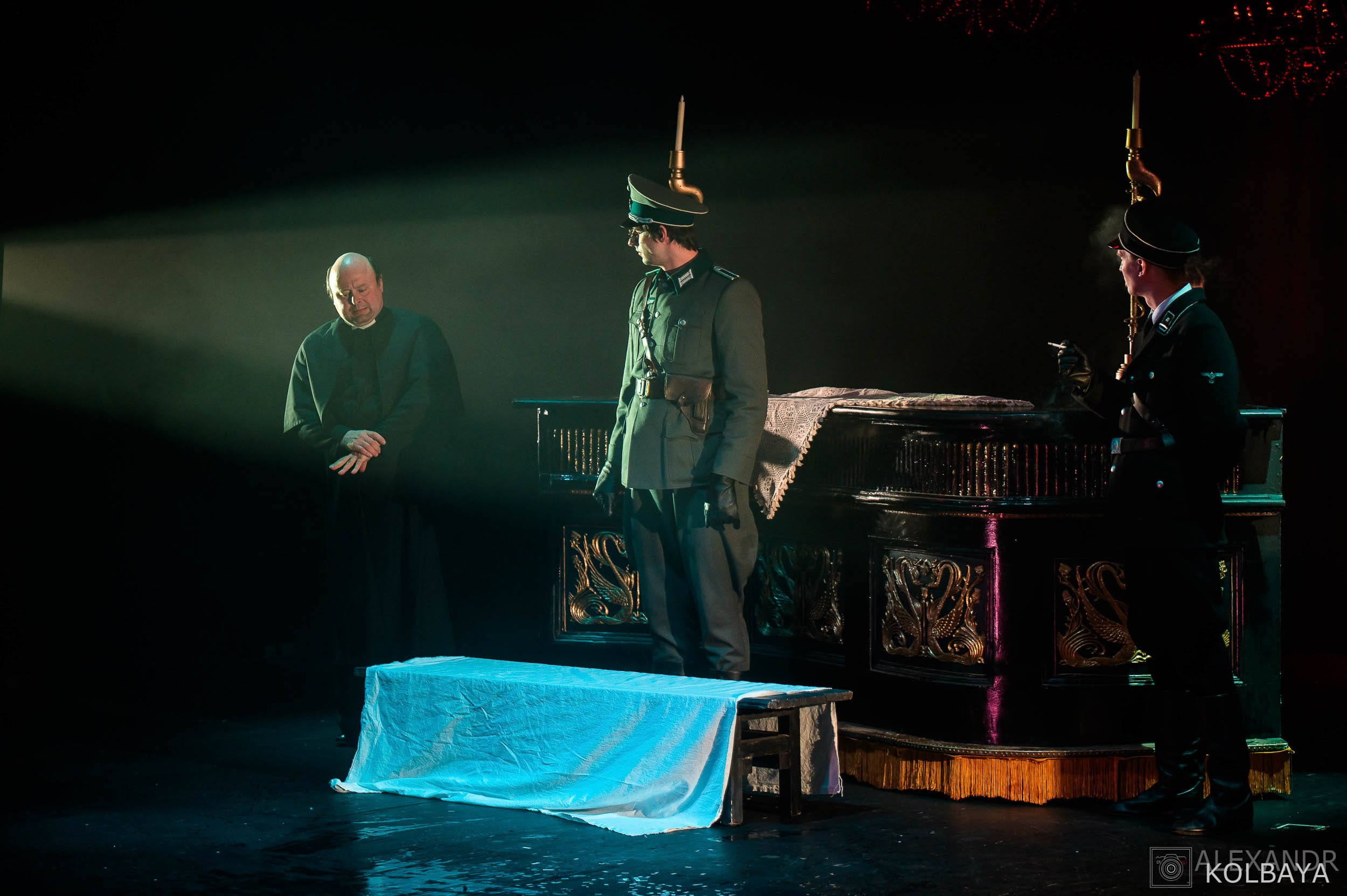 Фоторепортаж со спектакля Ночь в Лиссабоне в театре Модерн. Концертный и театральный репортажный фотограф в Москве Александр Колбая