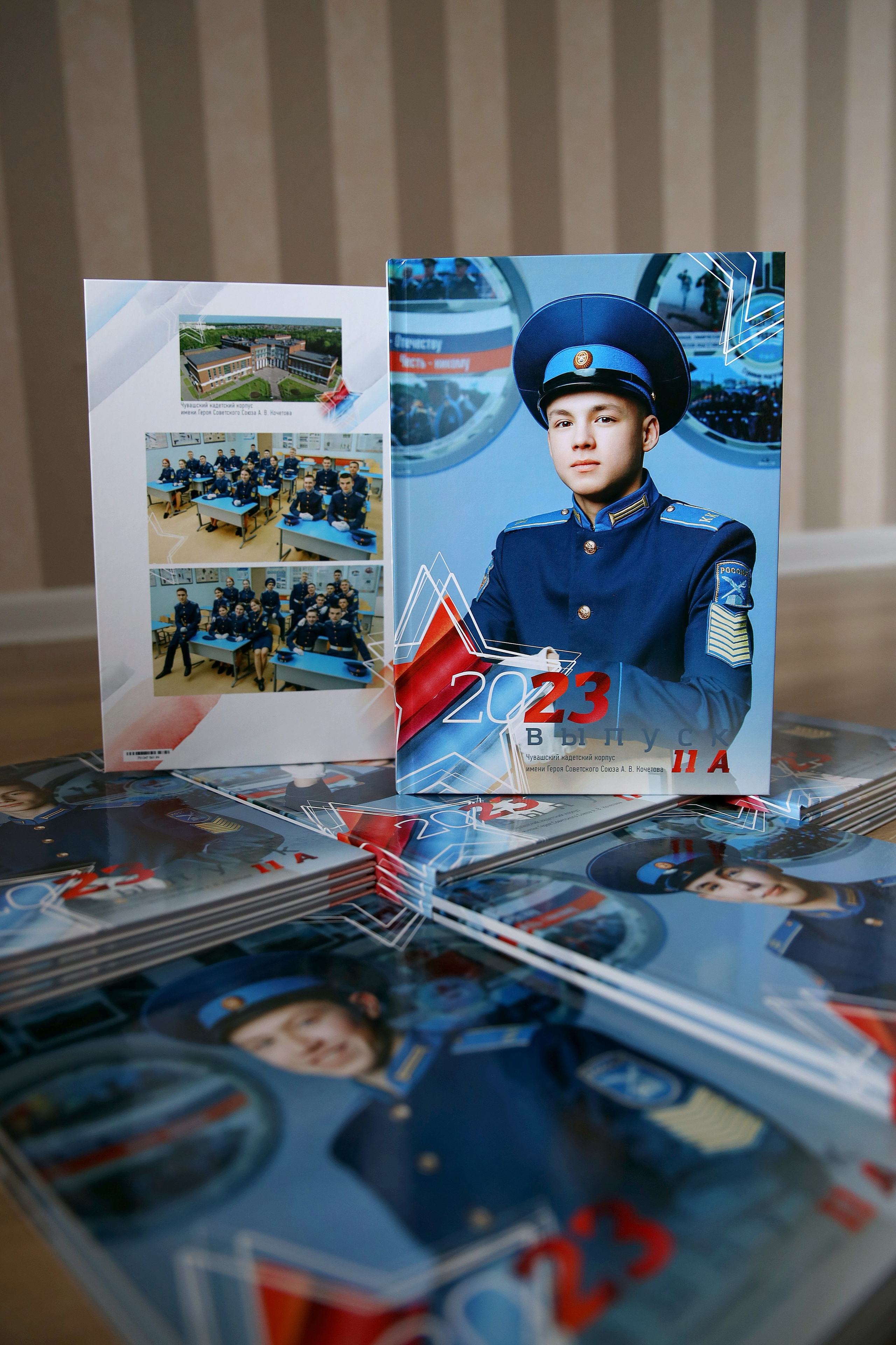 Альбом для старшей школы «Книга» с плотными страницами. Главная