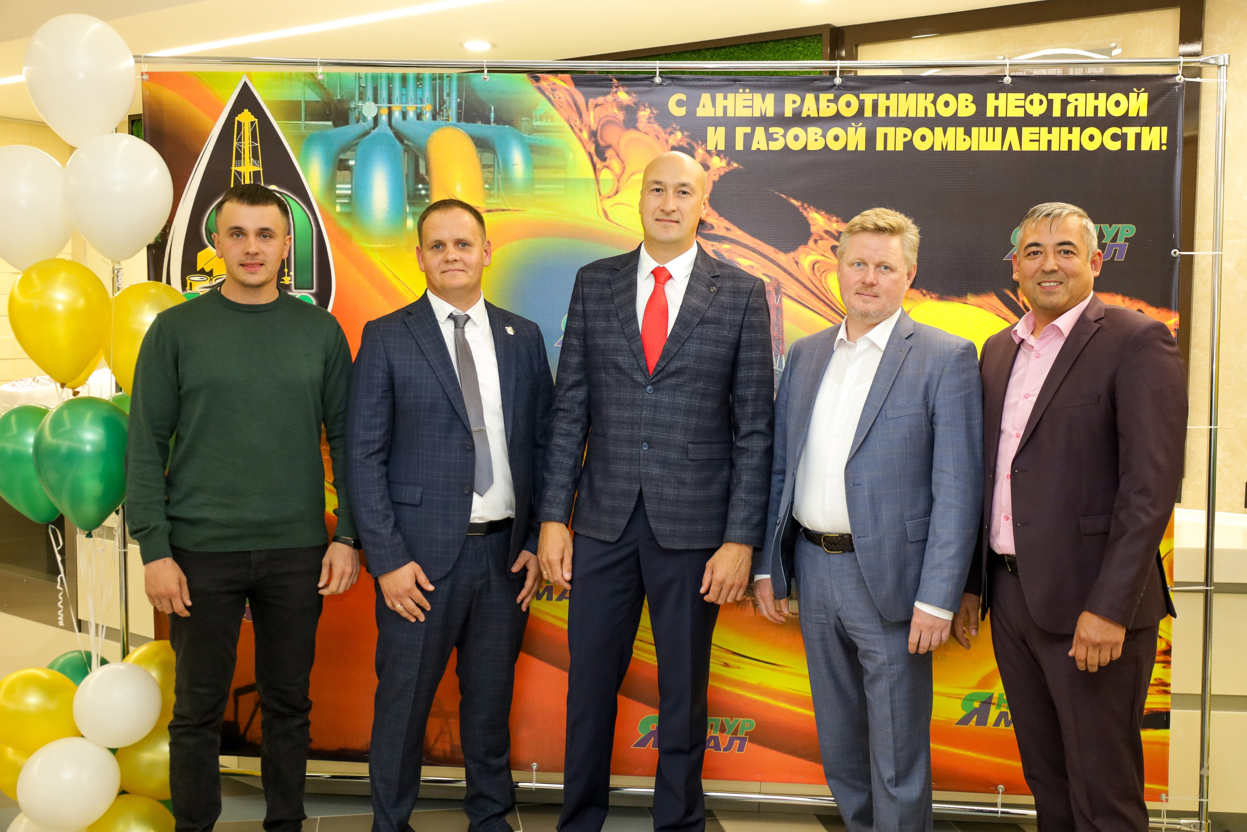 Награждение ко дню работников нефтяной, газовой и топливной промышленности. Фотограф в Губкинском | Александра Артамонова