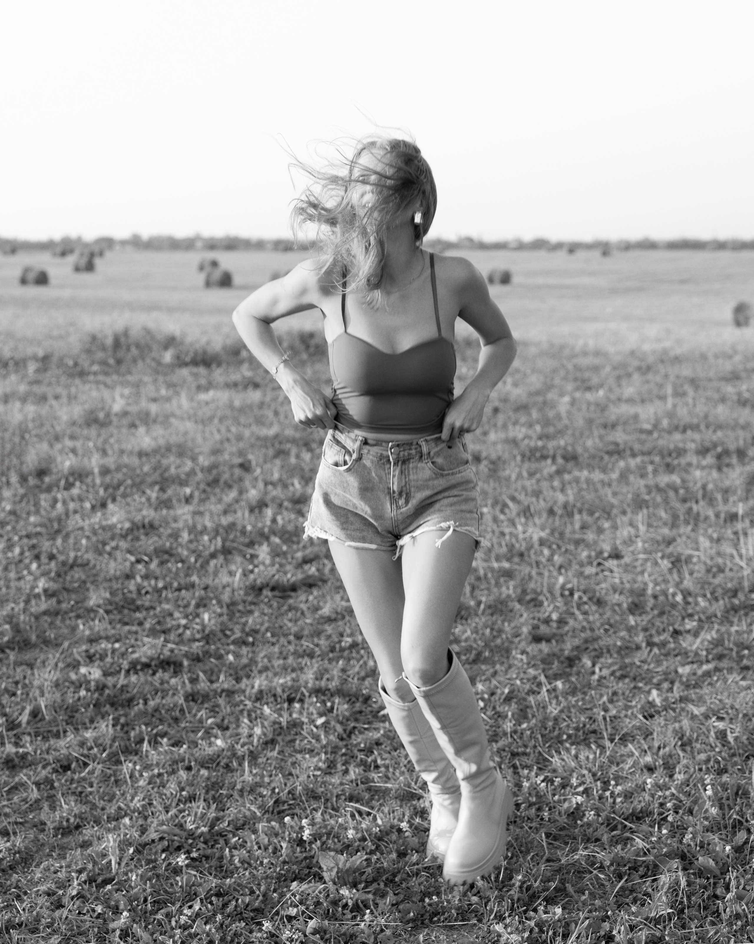 Фотопрогулка в поле летом. Фотограф в Санкт-Петербурге Вагнер Юлия