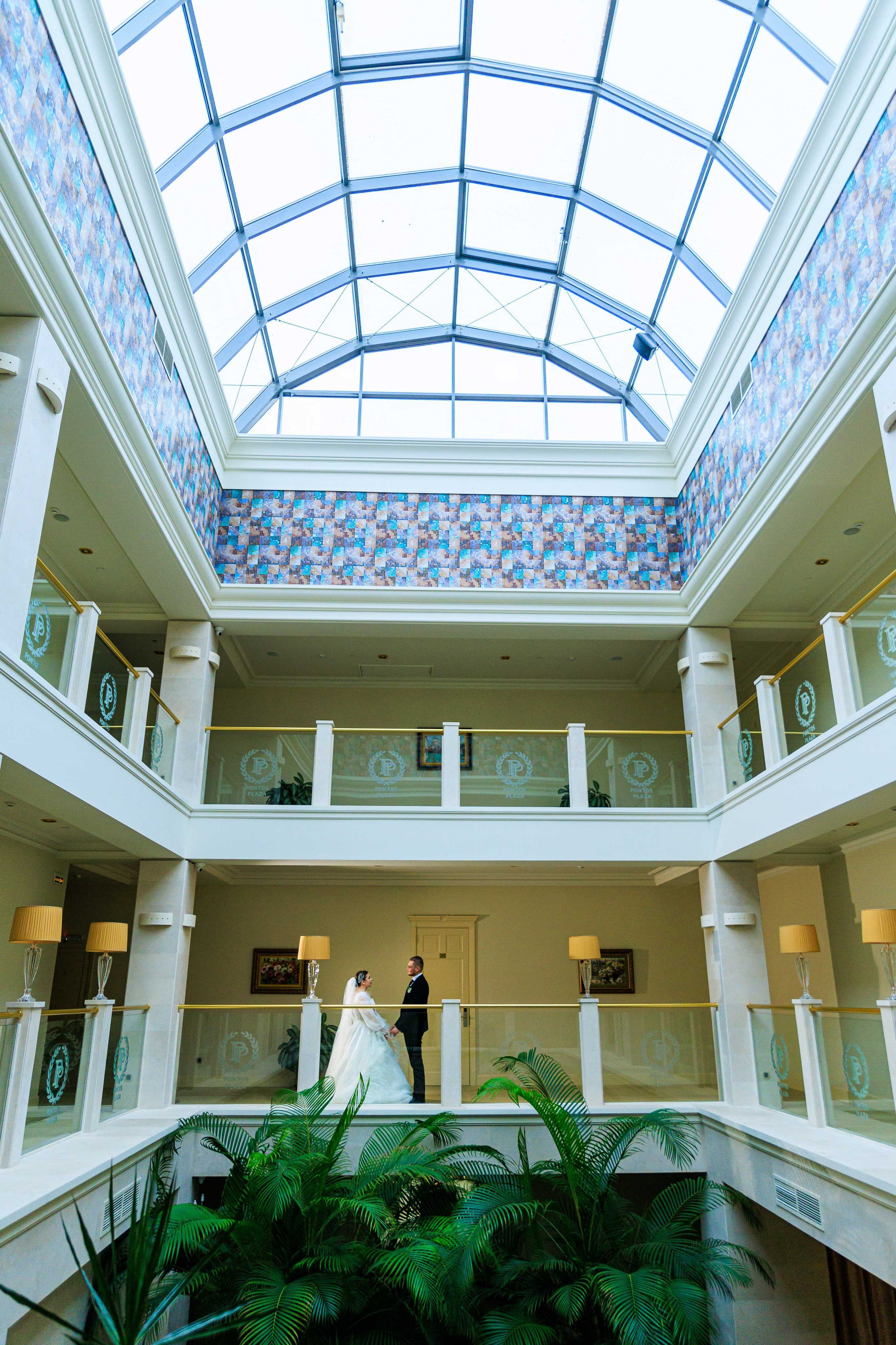 Фотограф на свадьбу в Ессентуках - стильные кадры молодоженов.