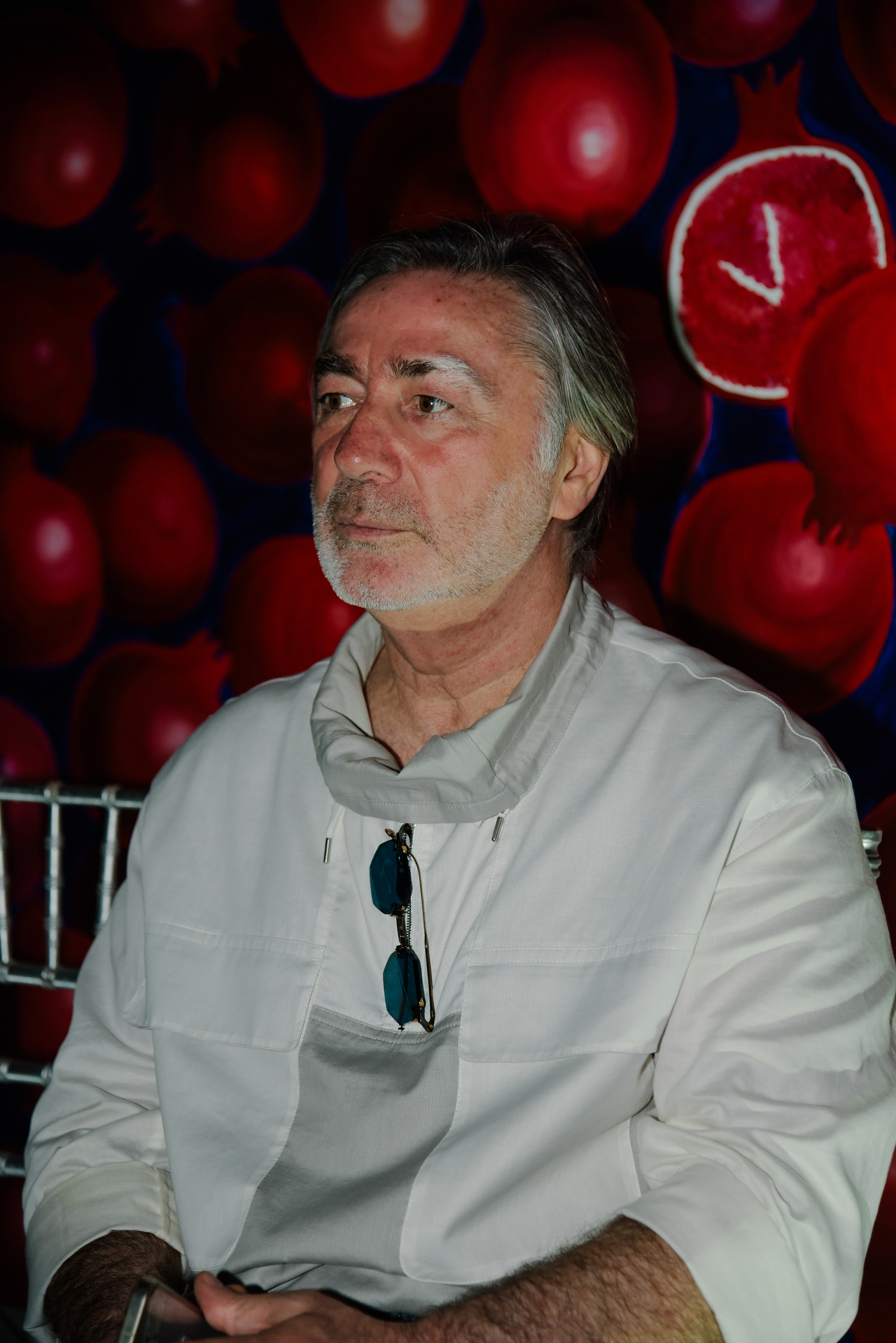 Александр Дильбази Игра взглядов в гранатовом саду. Фотограф Лола Волна, город Москва