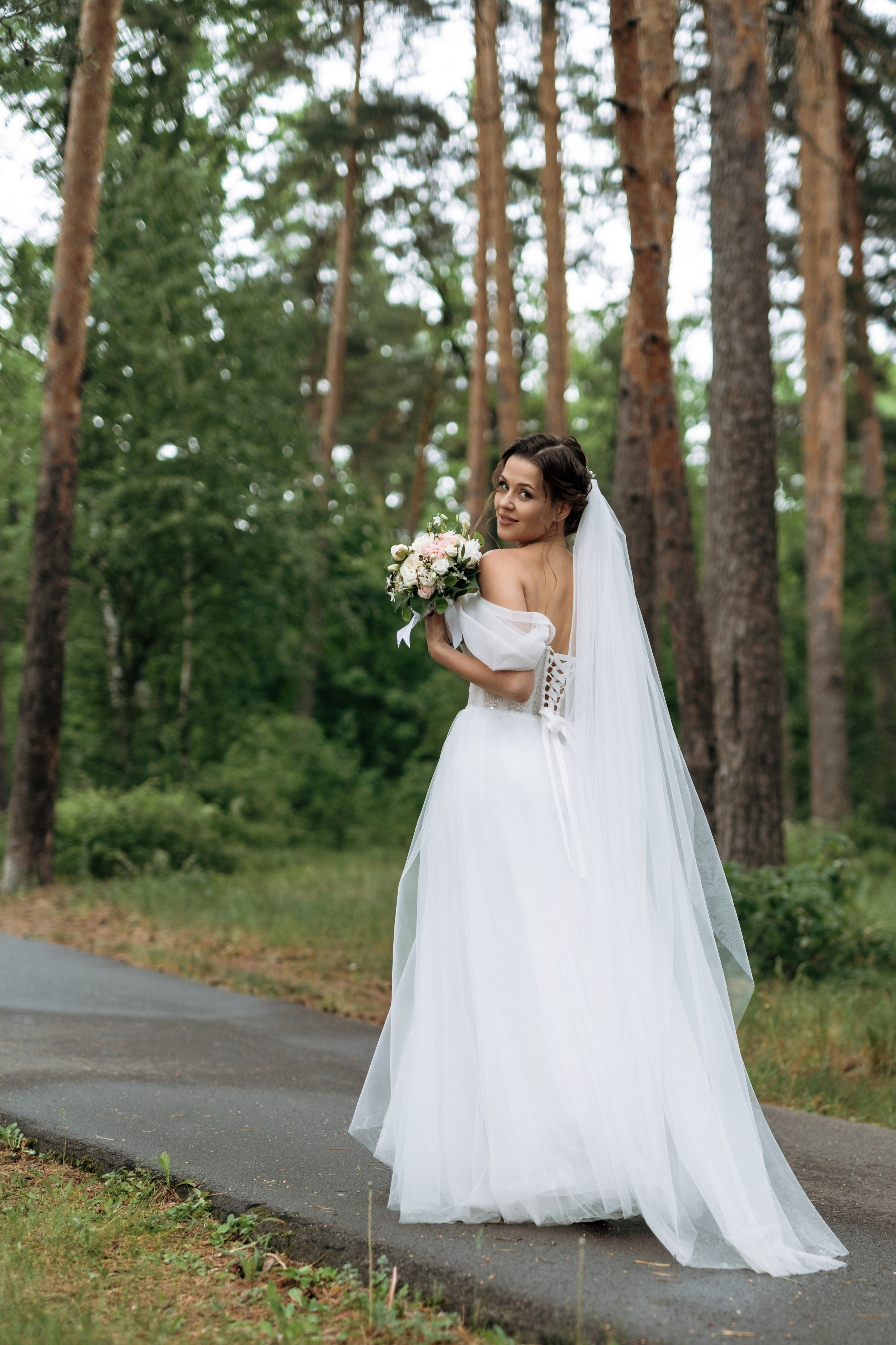 Свадебный день Яны и Максима, прогулка в лесу, Картинная галерея в Тамбове. Свадебный фотограф в Тамбове Павел Четвертков