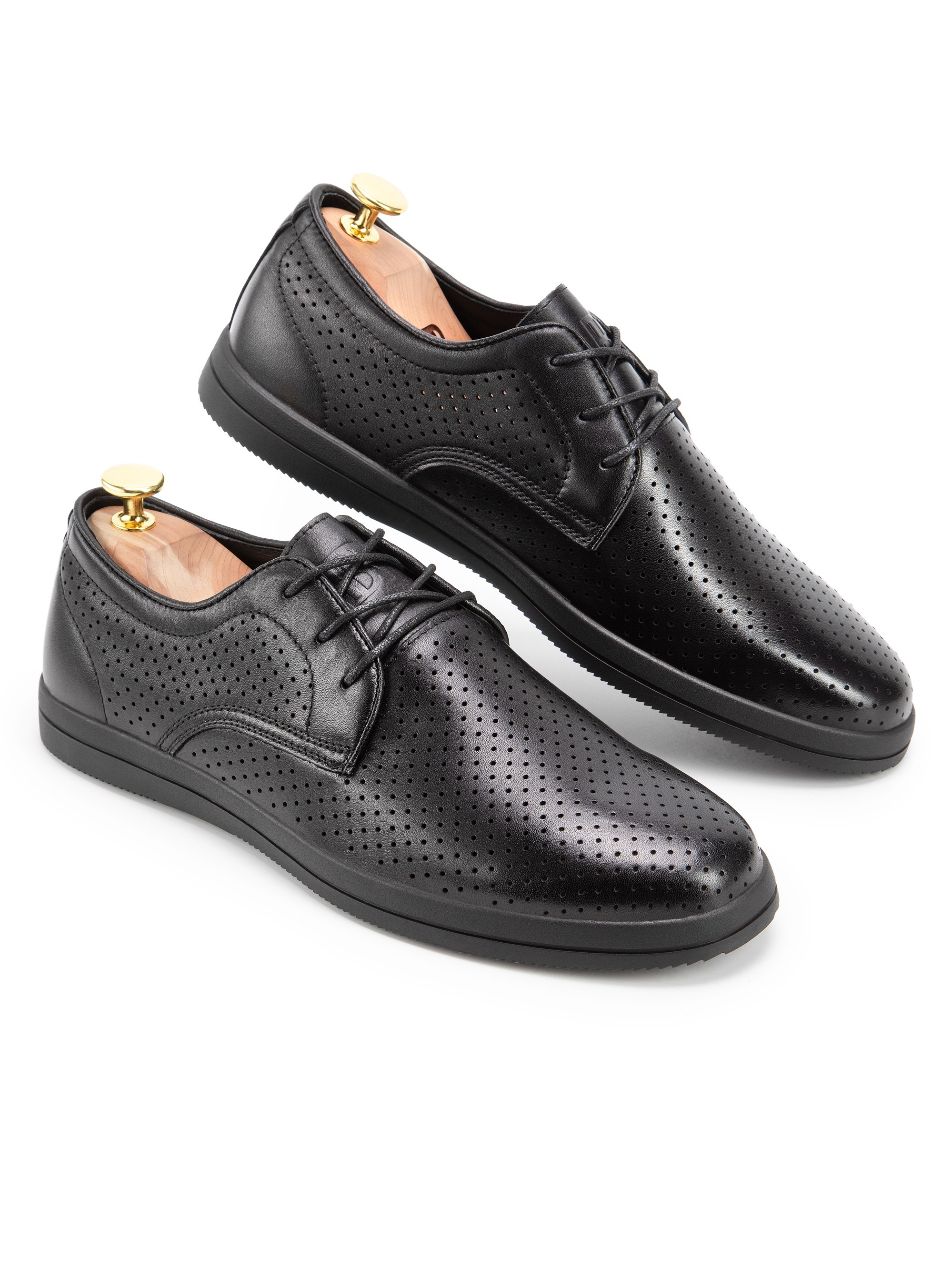 Каталожная фотография обуви. Фотограф в Москве Егор Гончаров