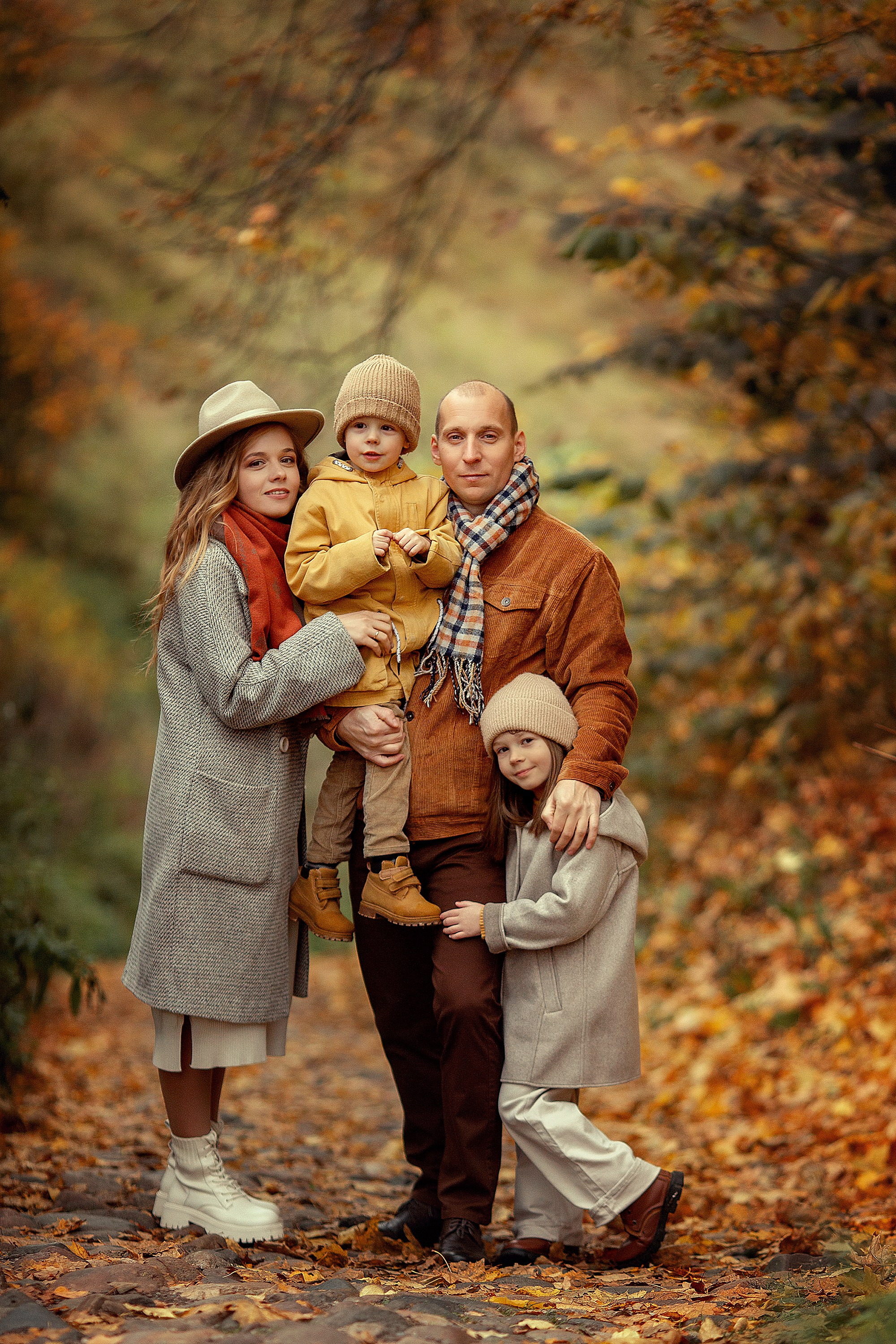 Фотосессия большой семьи в красивейших осенних пейзажах. Семейный фотограф Татьяна Надеждина | Москва, Московская область, Ярославль