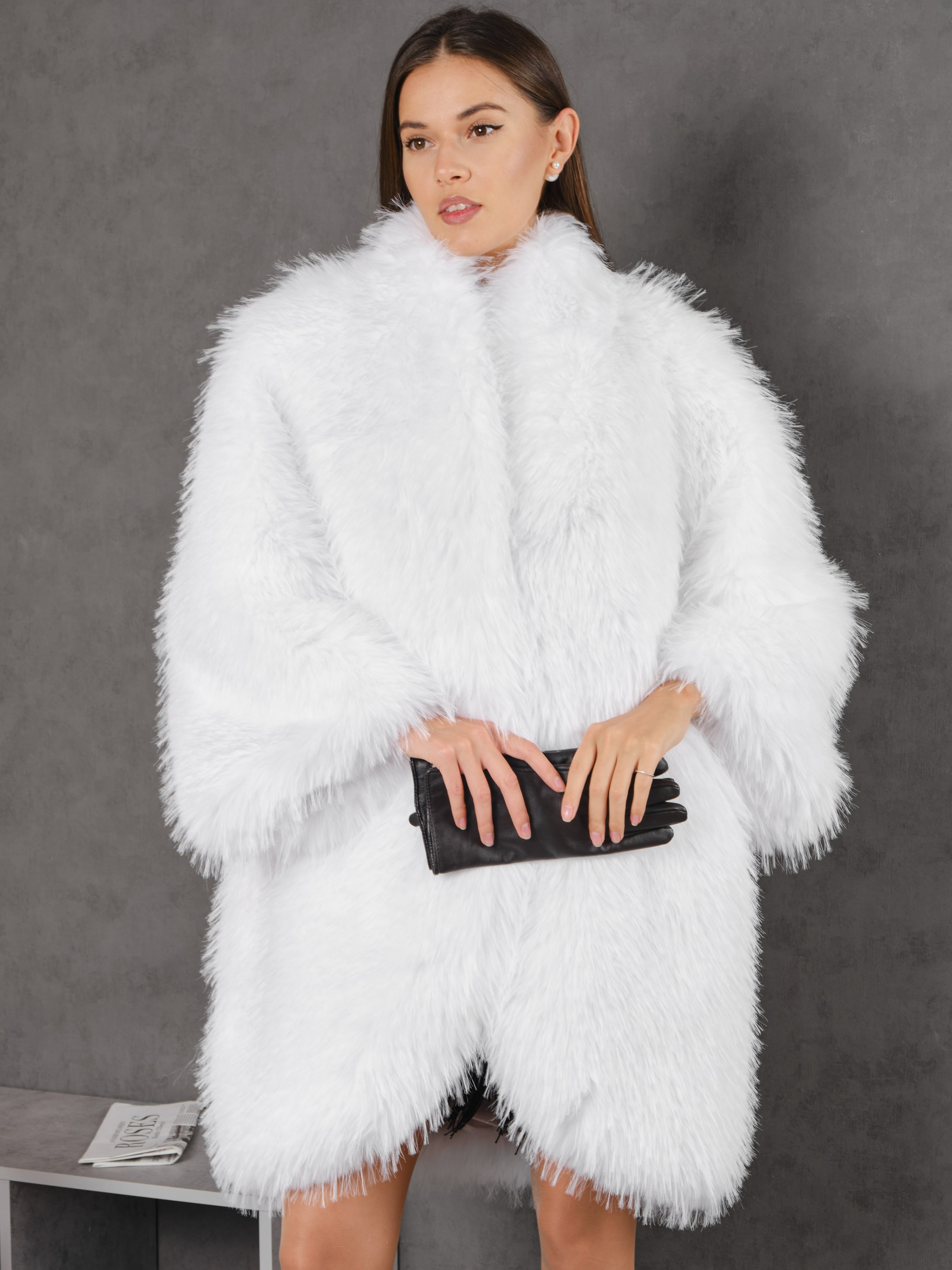 Шубы на сером фоне. Фотостудия для Wildberries Ozon