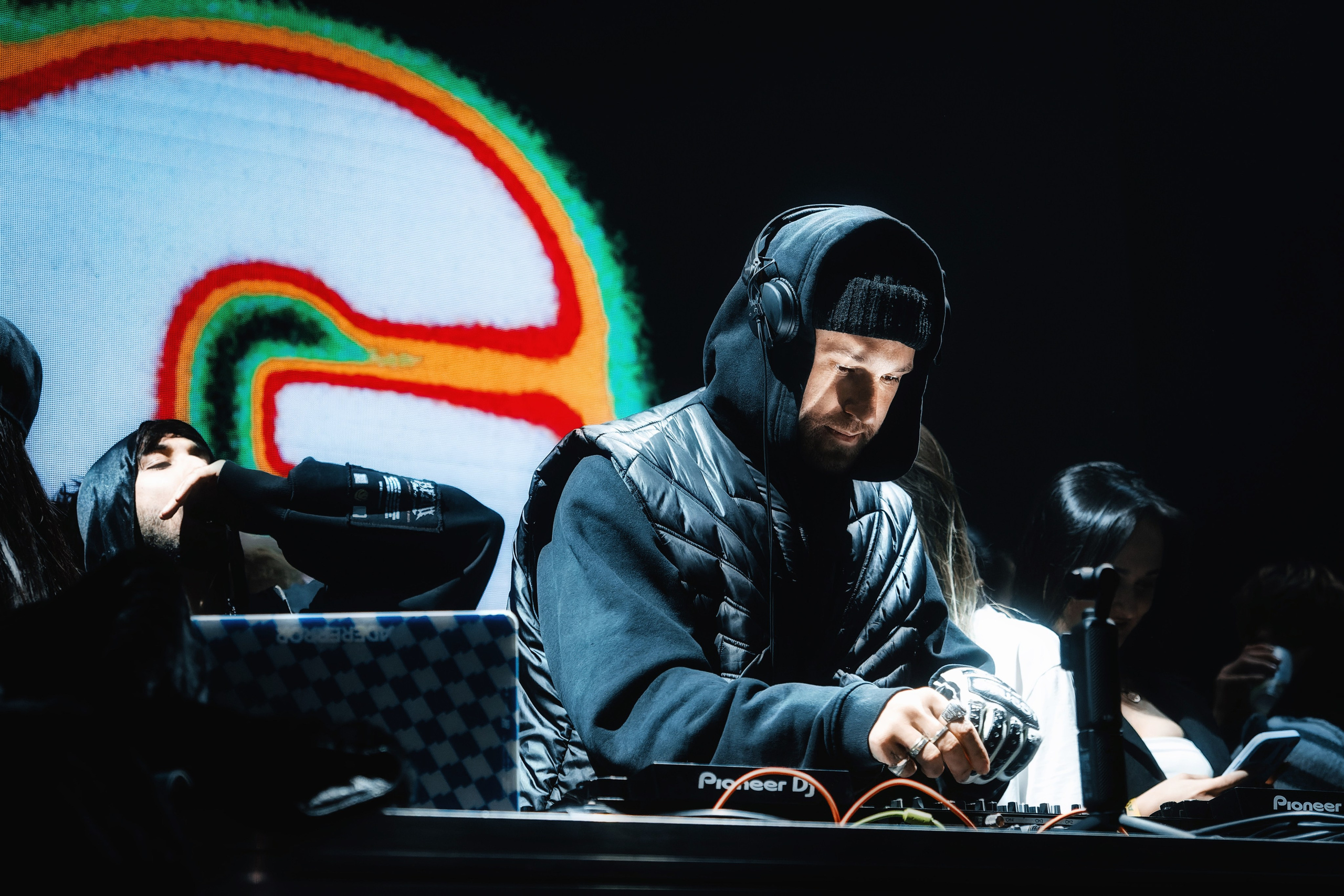 AVG x Desiigner в Tau 21.02.2025. Репортажный фотограф и видеограф в Москве