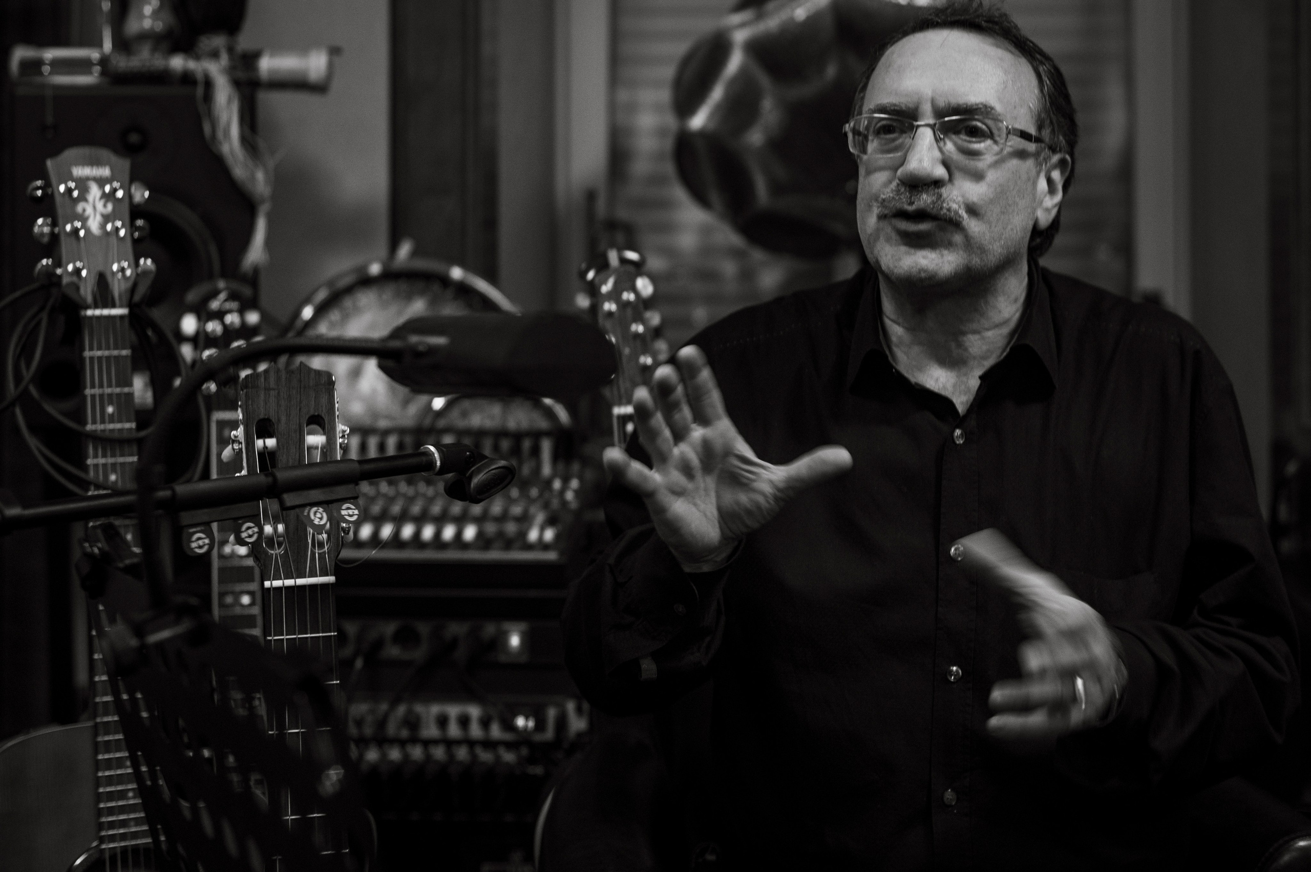 Джаз, виски, разговоры. Фотограф Роман Адлер