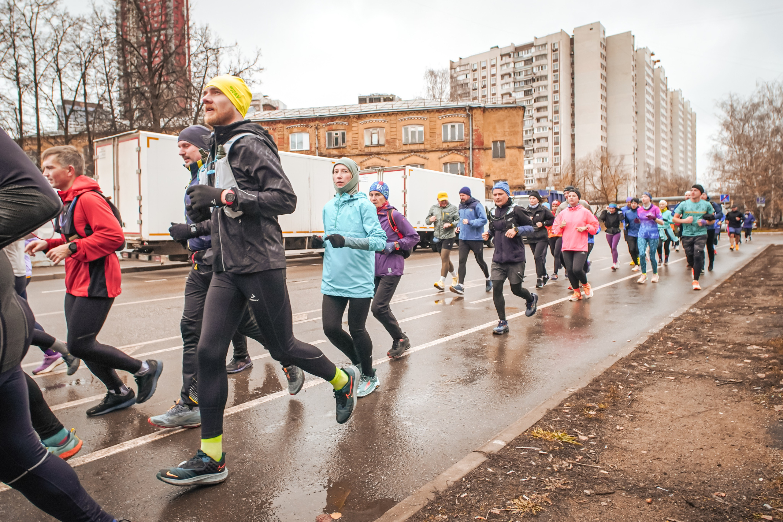 #марафонудома #яuzarun 2024 2-я петля, группа 6:30. Роман Капилюшов. Бег. Фото. Видео. г. Люберцы
