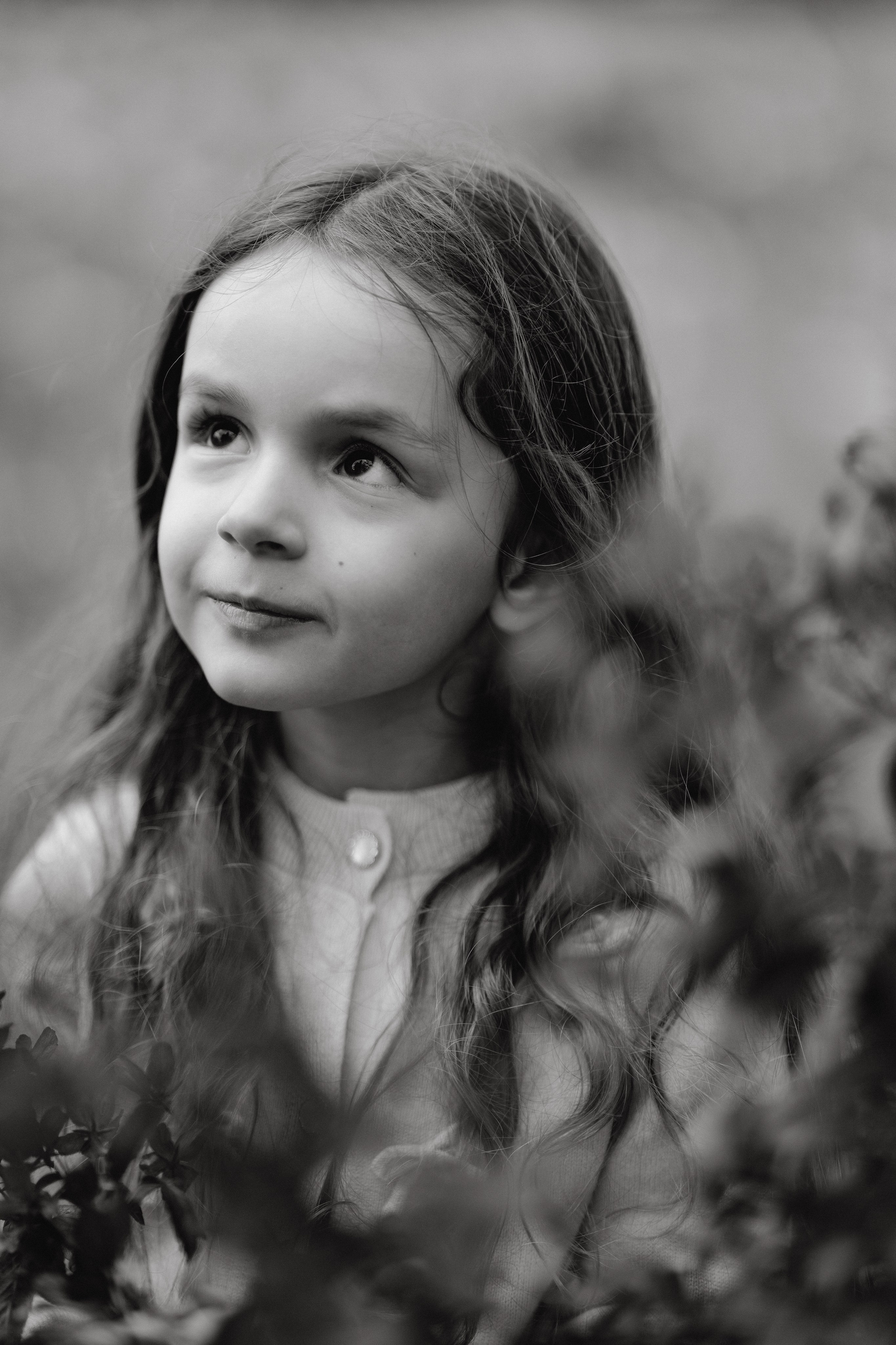 Ксения, Кирилл и Кристина в цветущем саду. Семейный и портретный фотограф в Санкт-Петербурге Татьяна Гримоть