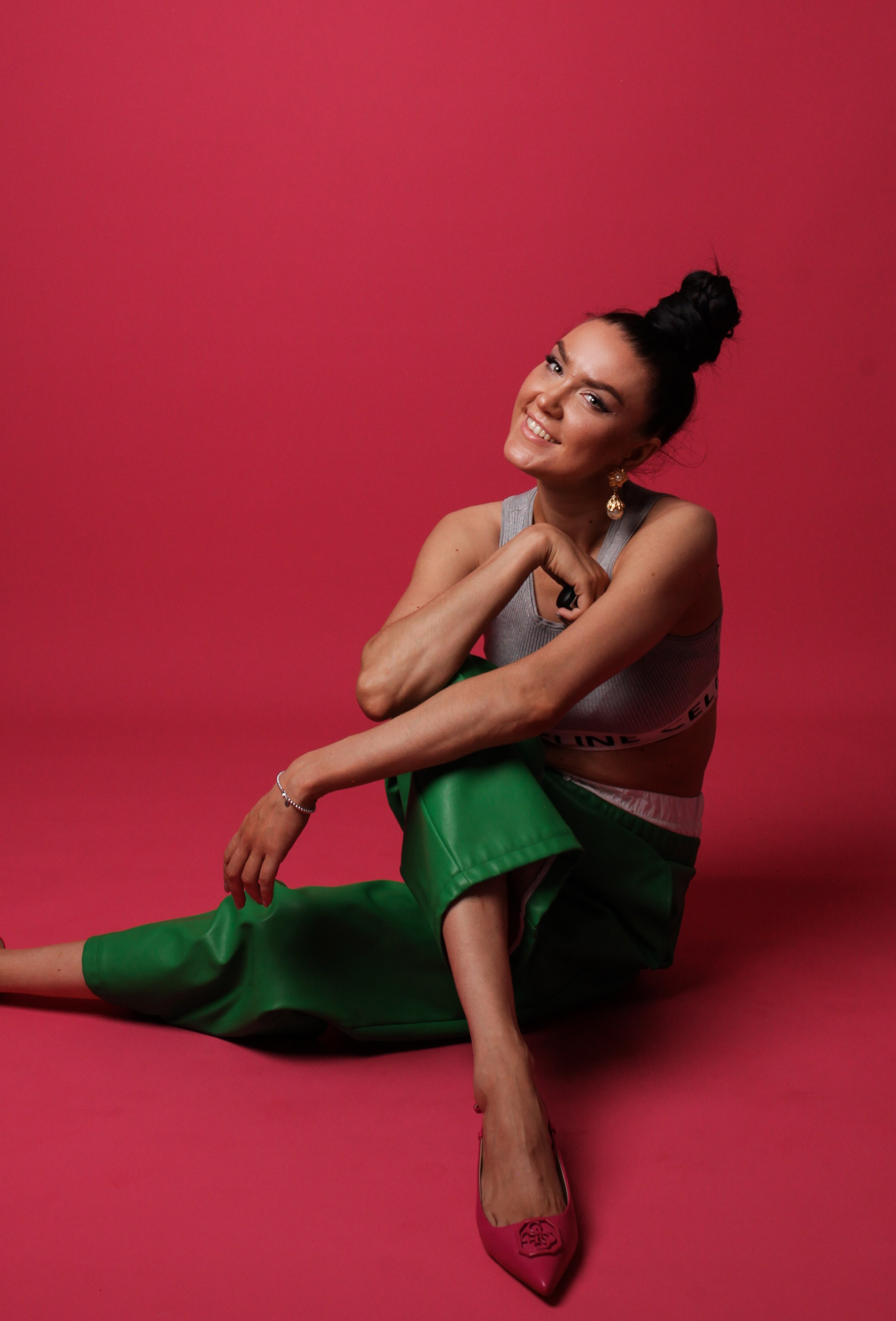 ЯРКИЙ РОЗОВЫЙ ФОН | АВТОПОРТРЕТНАЯ. YourSelf.photostudio | автопортретная фотостудия ТОЛЬЯТТИ