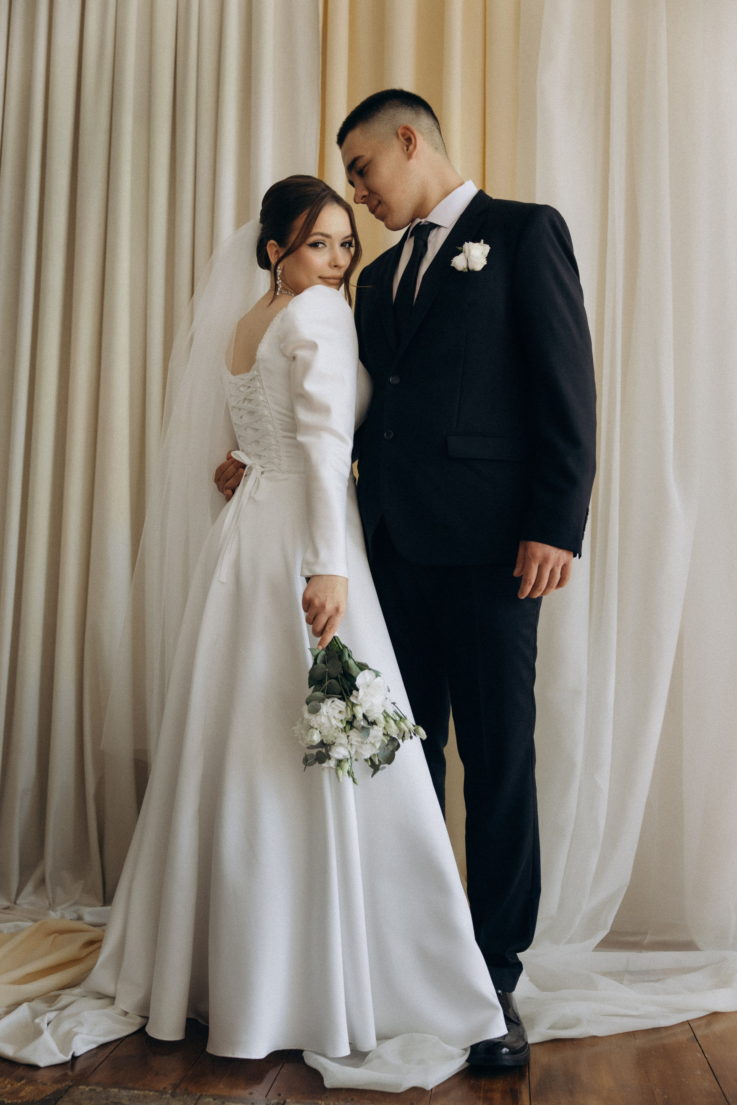 Свадебная фотосессия в фотостудии Пензы для Виктории и Михаила