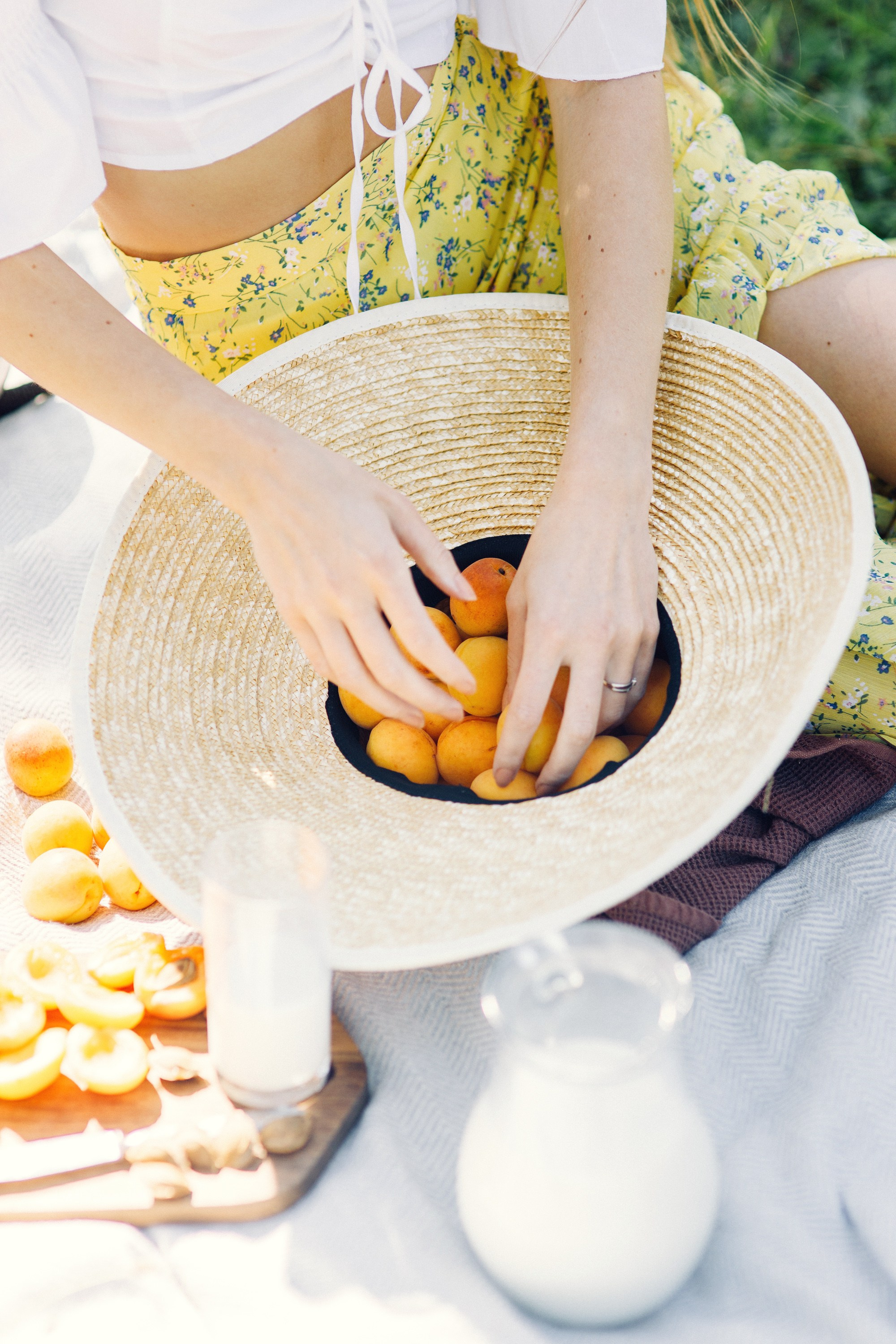 Фотосессия с абрикосами в Батуми