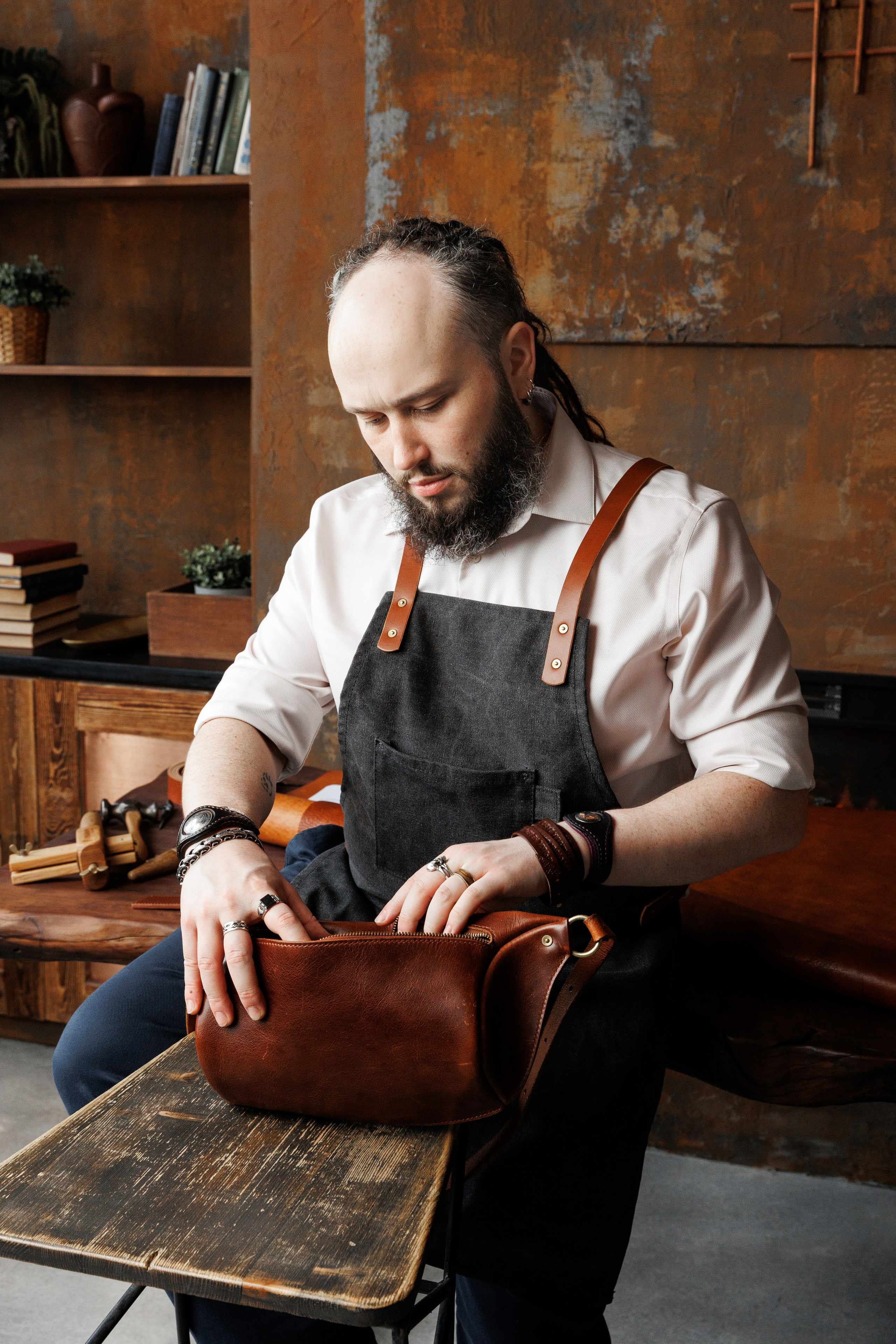 Андрей мастер по работе с кожей. Фотограф Щелково/ Москва Татьяна Жучкова