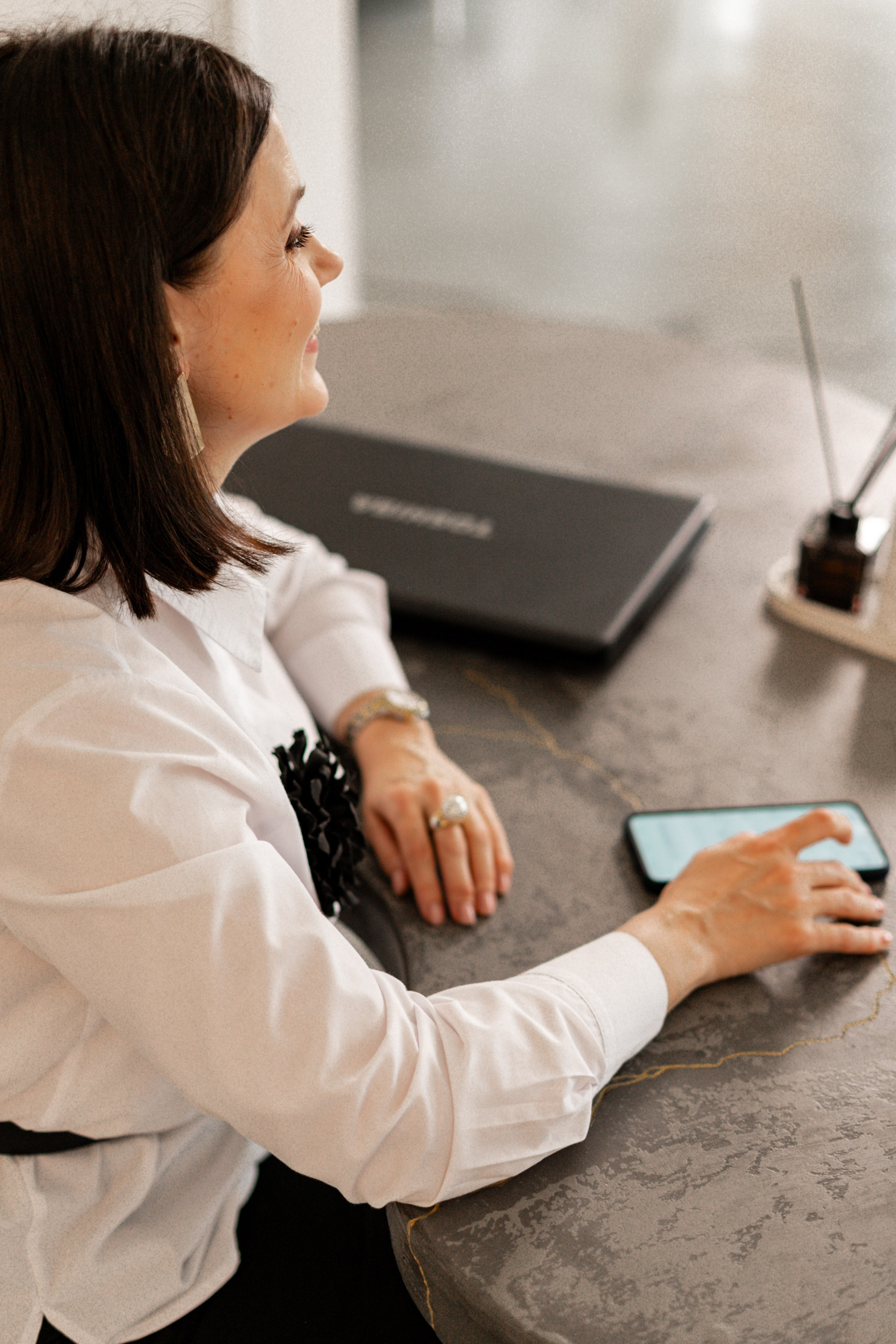 Контент-фотосессия в Краснодаре. Стильные фото для бизнеса, продвижения в соцсетях, брендов. Портреты, атмосфера, предметная съемка. Создание качественного визуального контента: фото для инстаграма,